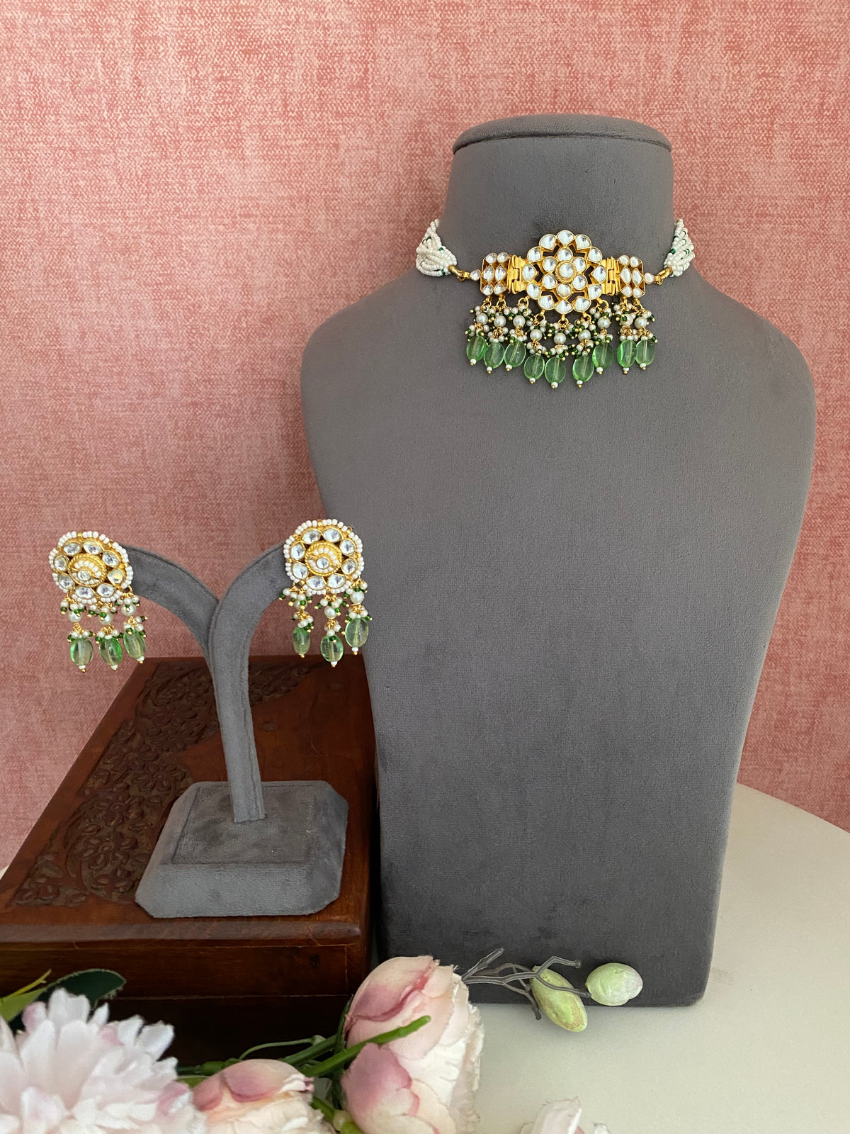 Gold plated Kundan choker Set