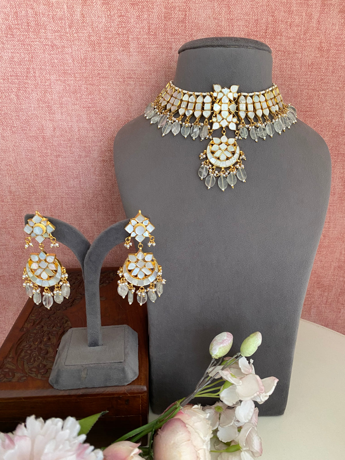Mother of pearl choker set