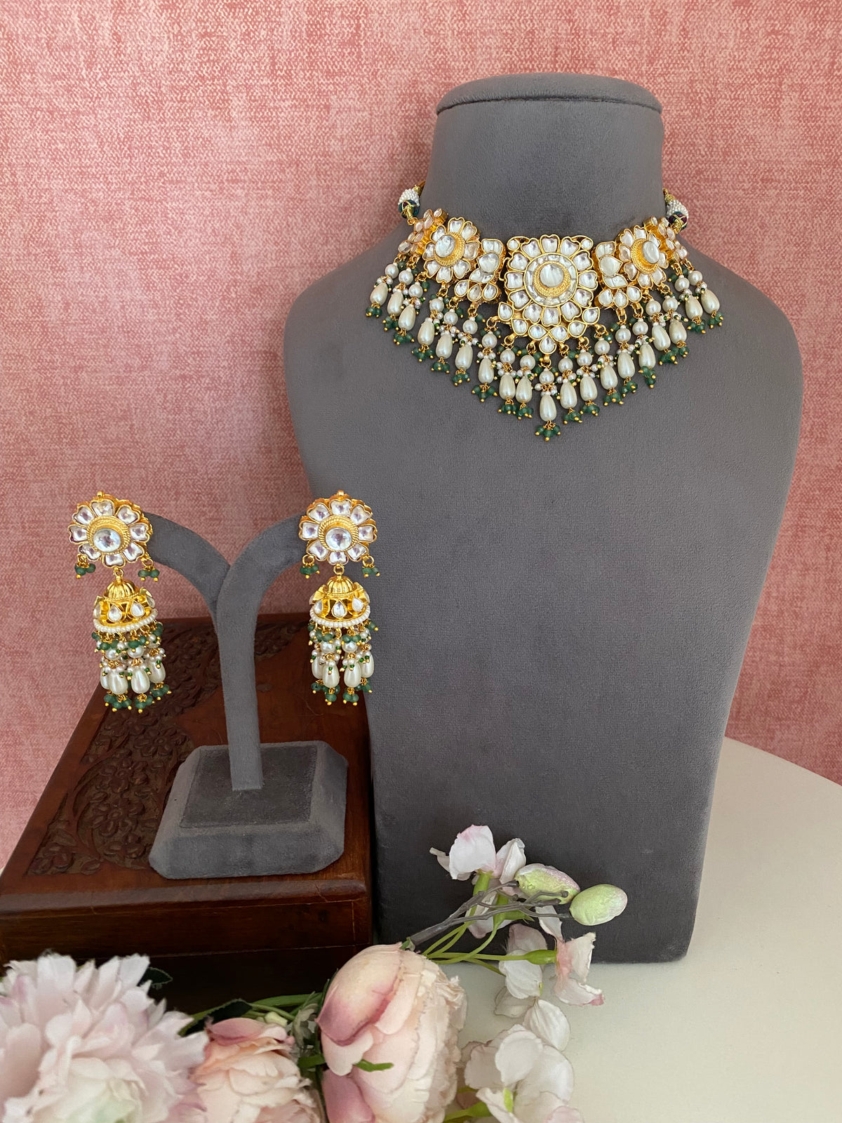 Gold plated Kundan choker Set