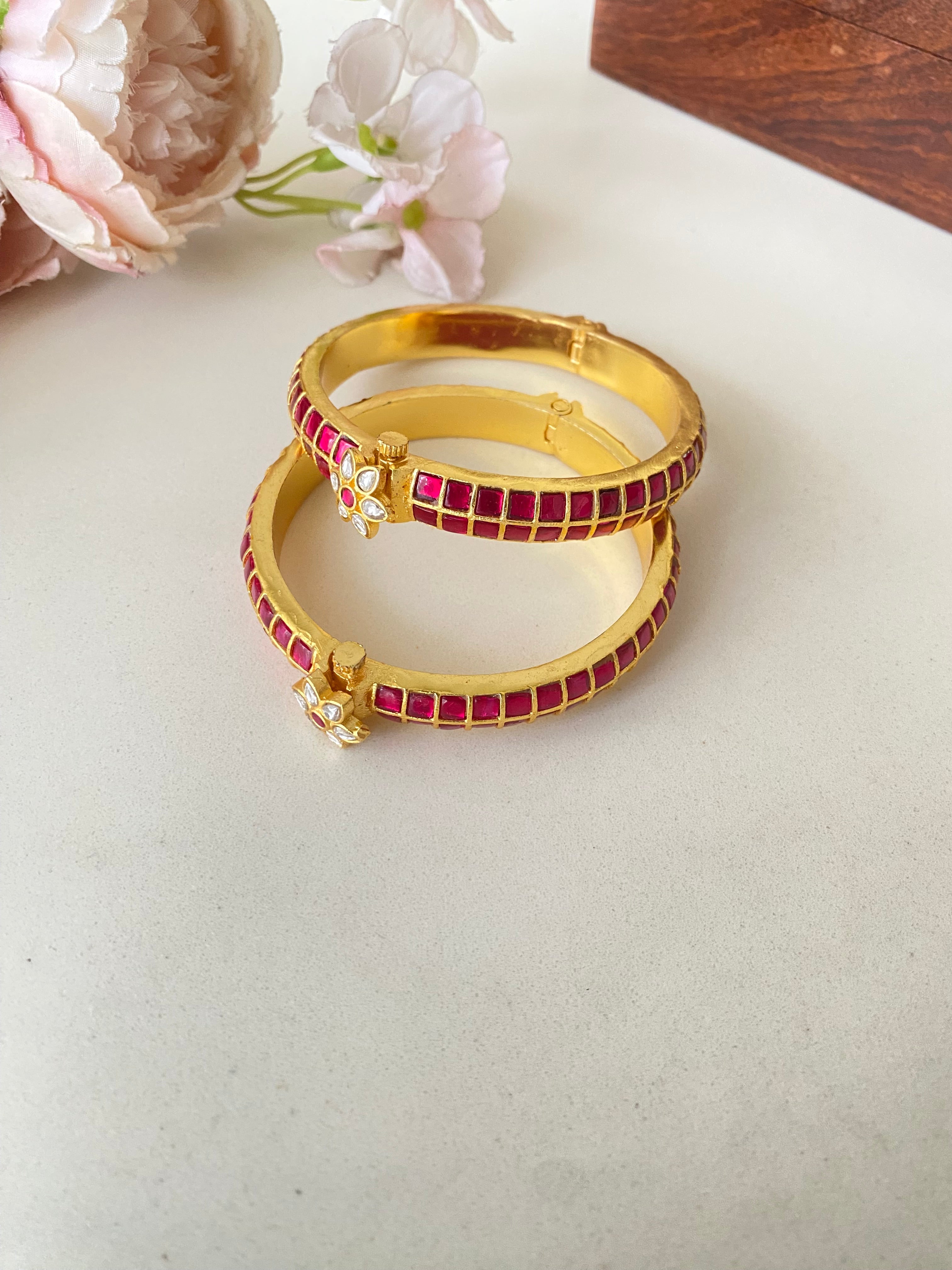 Gold plated Pink Kundan Bangle