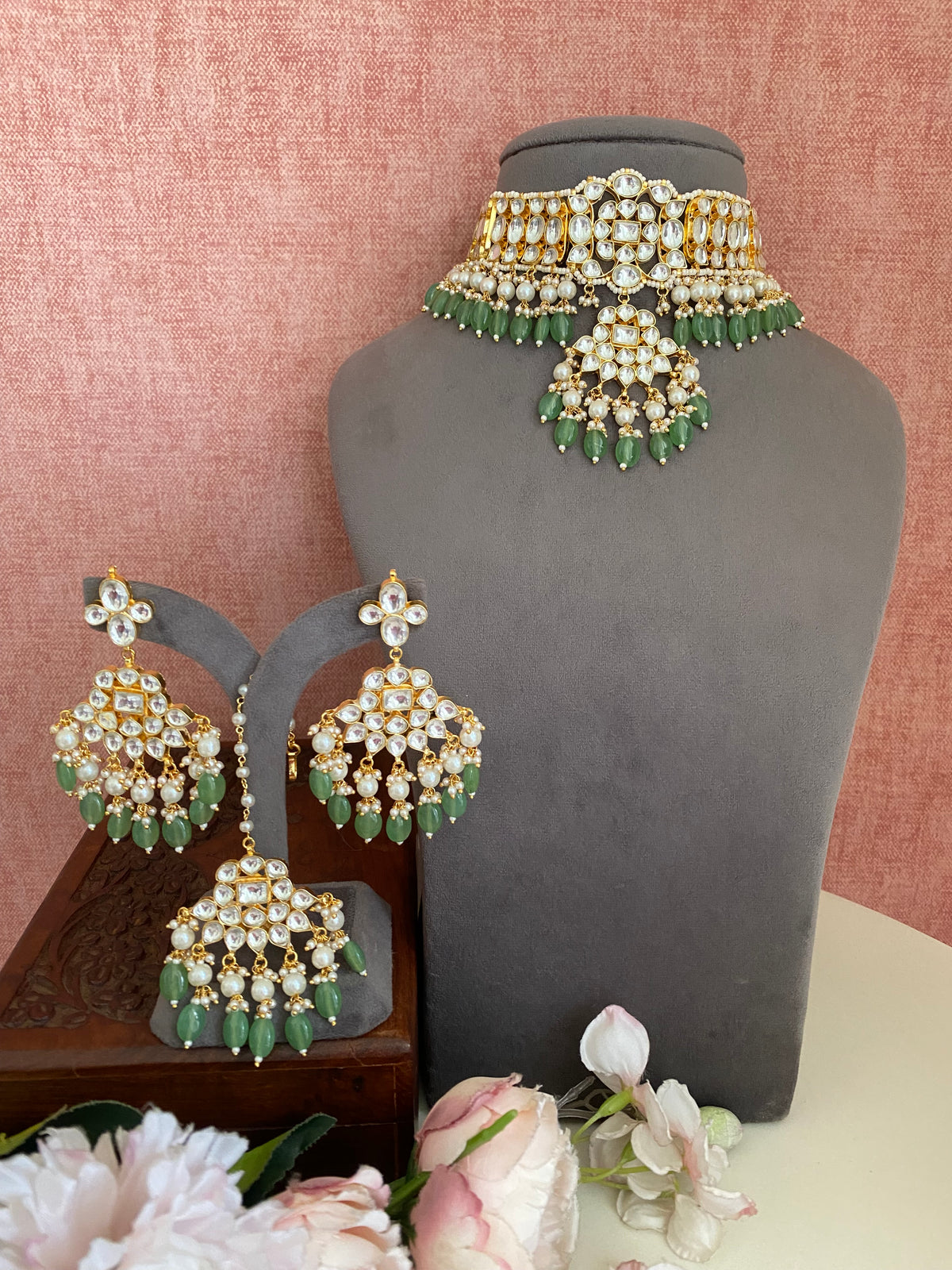 Gold plated Kundan choker Set
