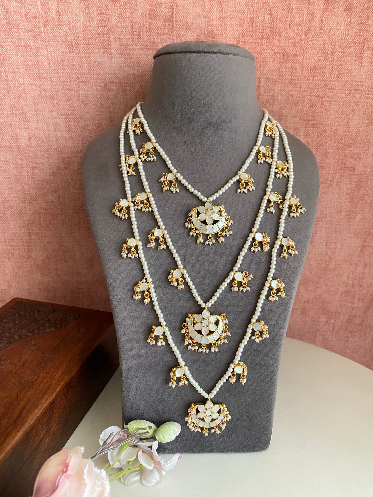 Mother Of Pearl 3–Line Necklace