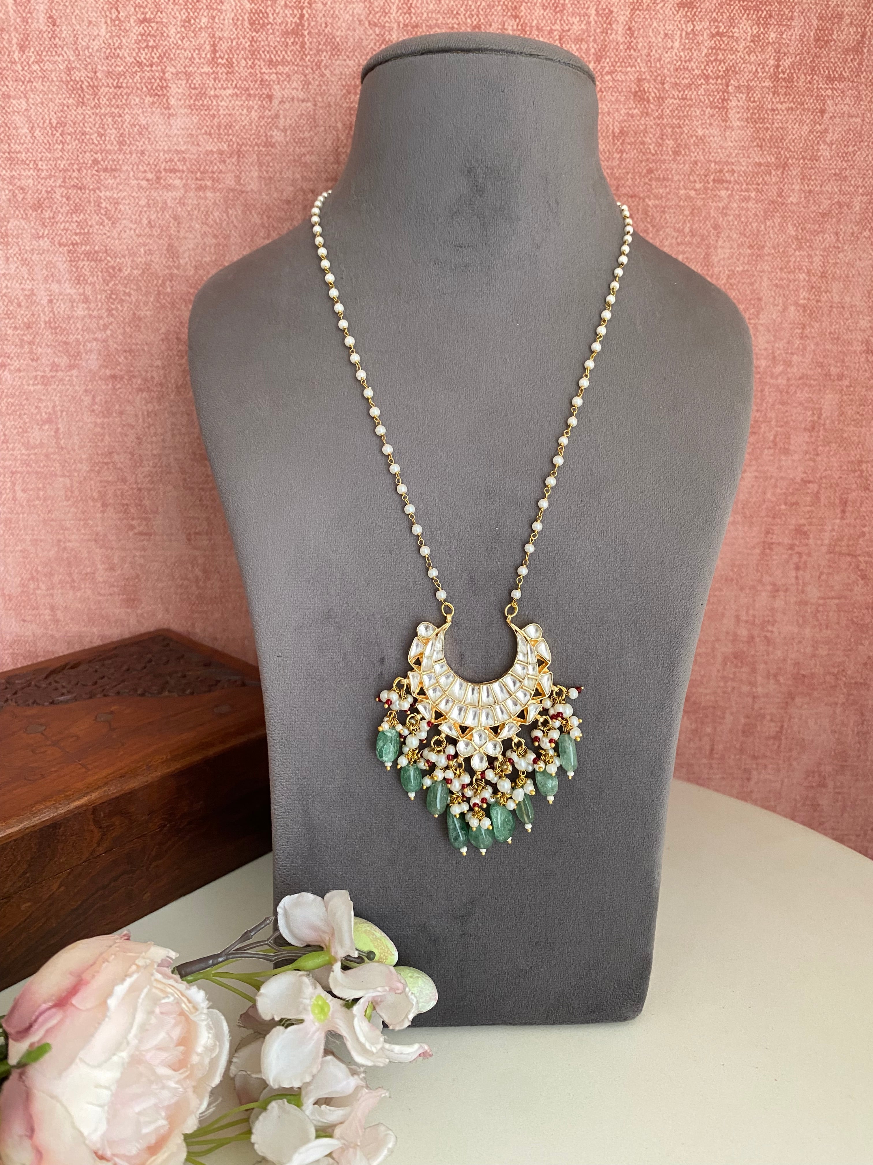 Gold plated Kundan Pendant Set