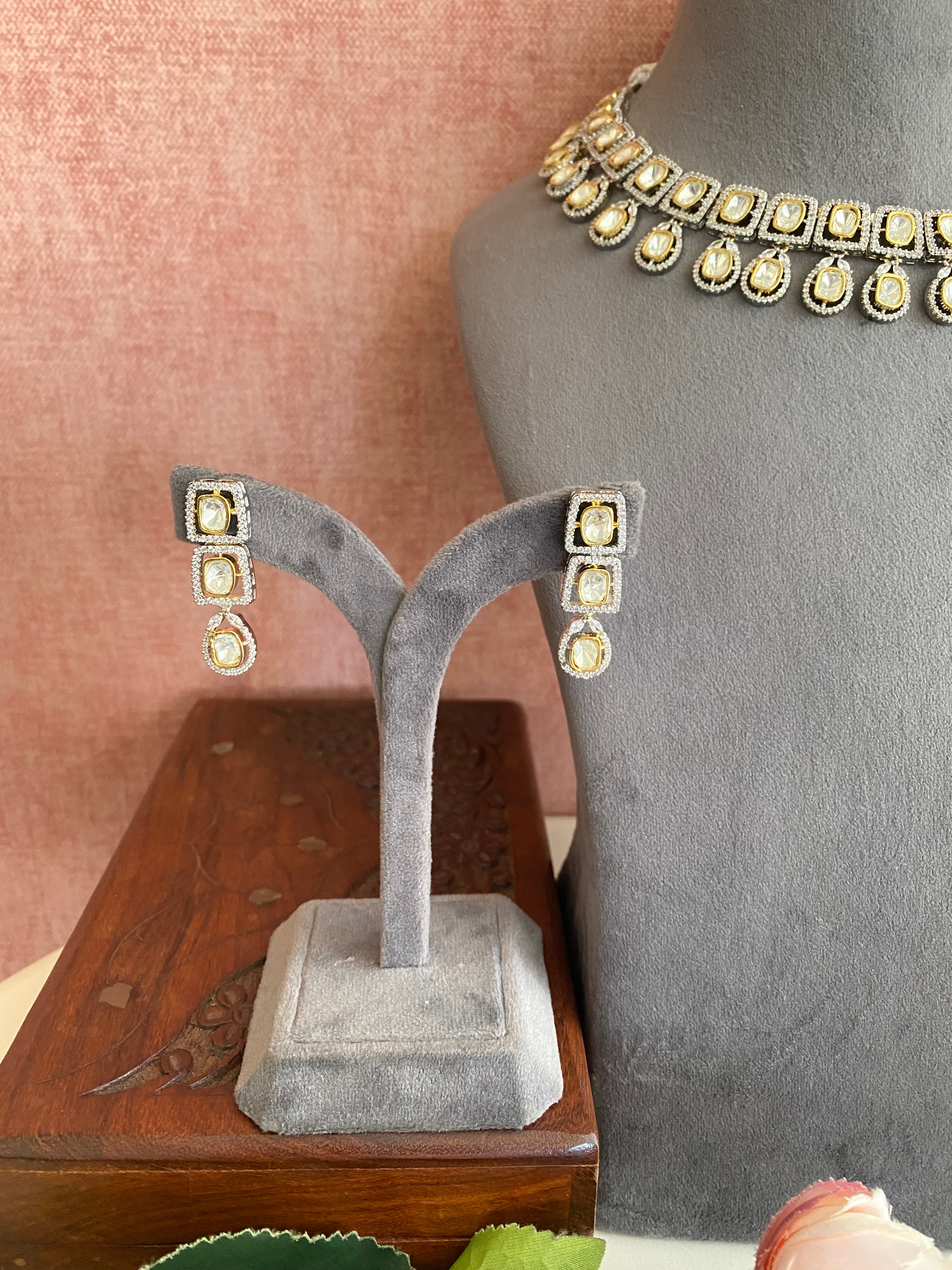 Silver Plated Faux polki Necklace set