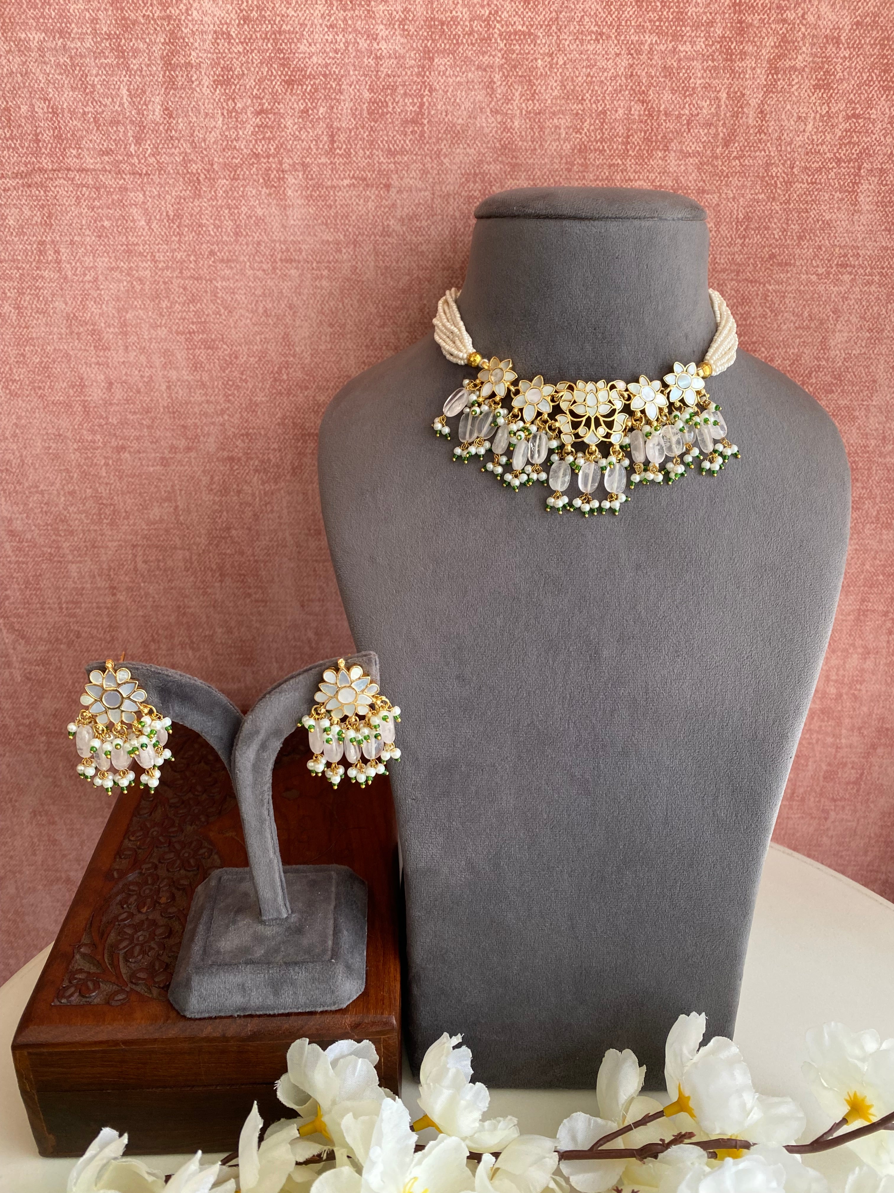 Mother of Pearl Gold plated Choker Set in Mint Drops
