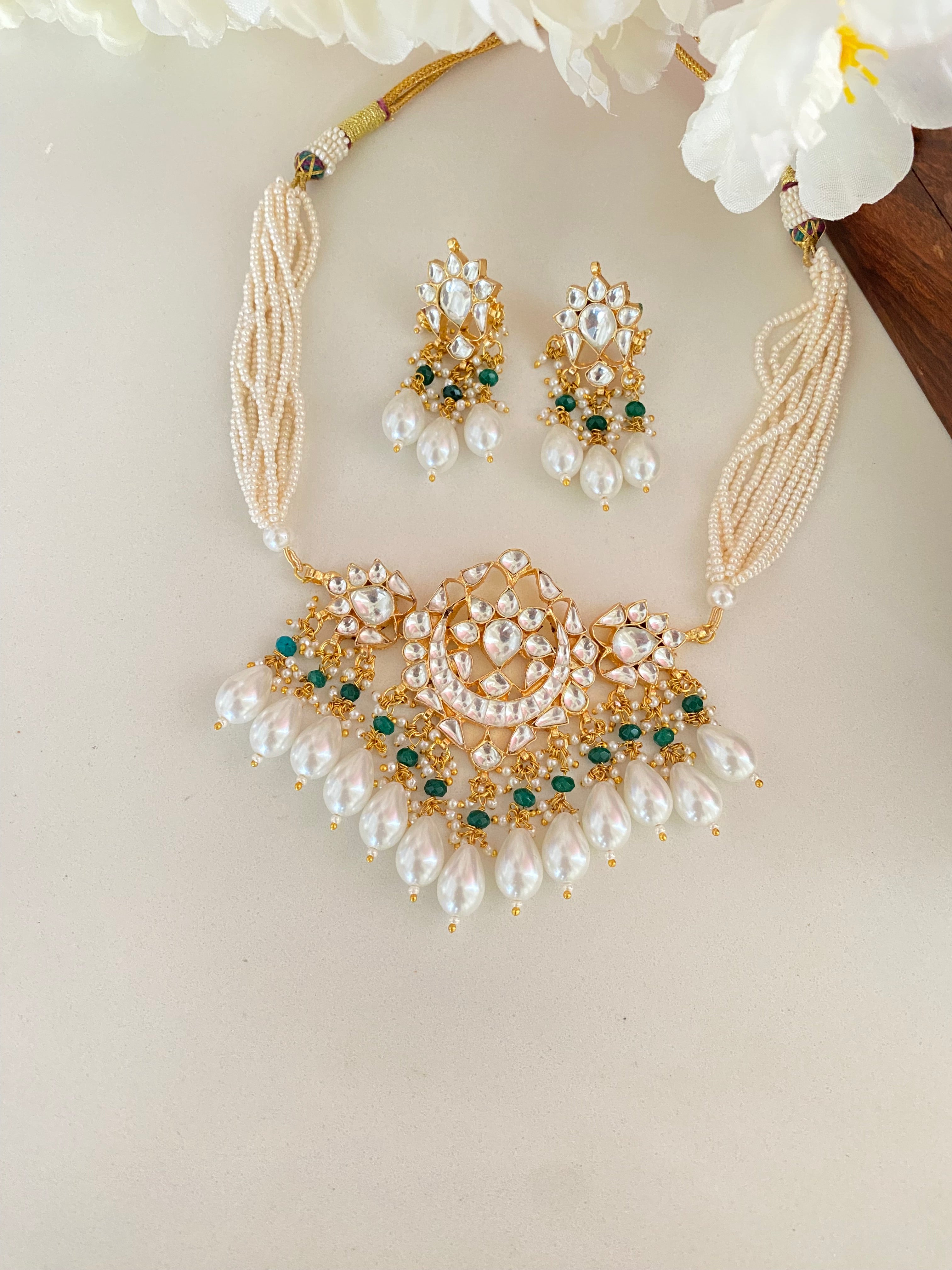 Gold plated Kundan choker set