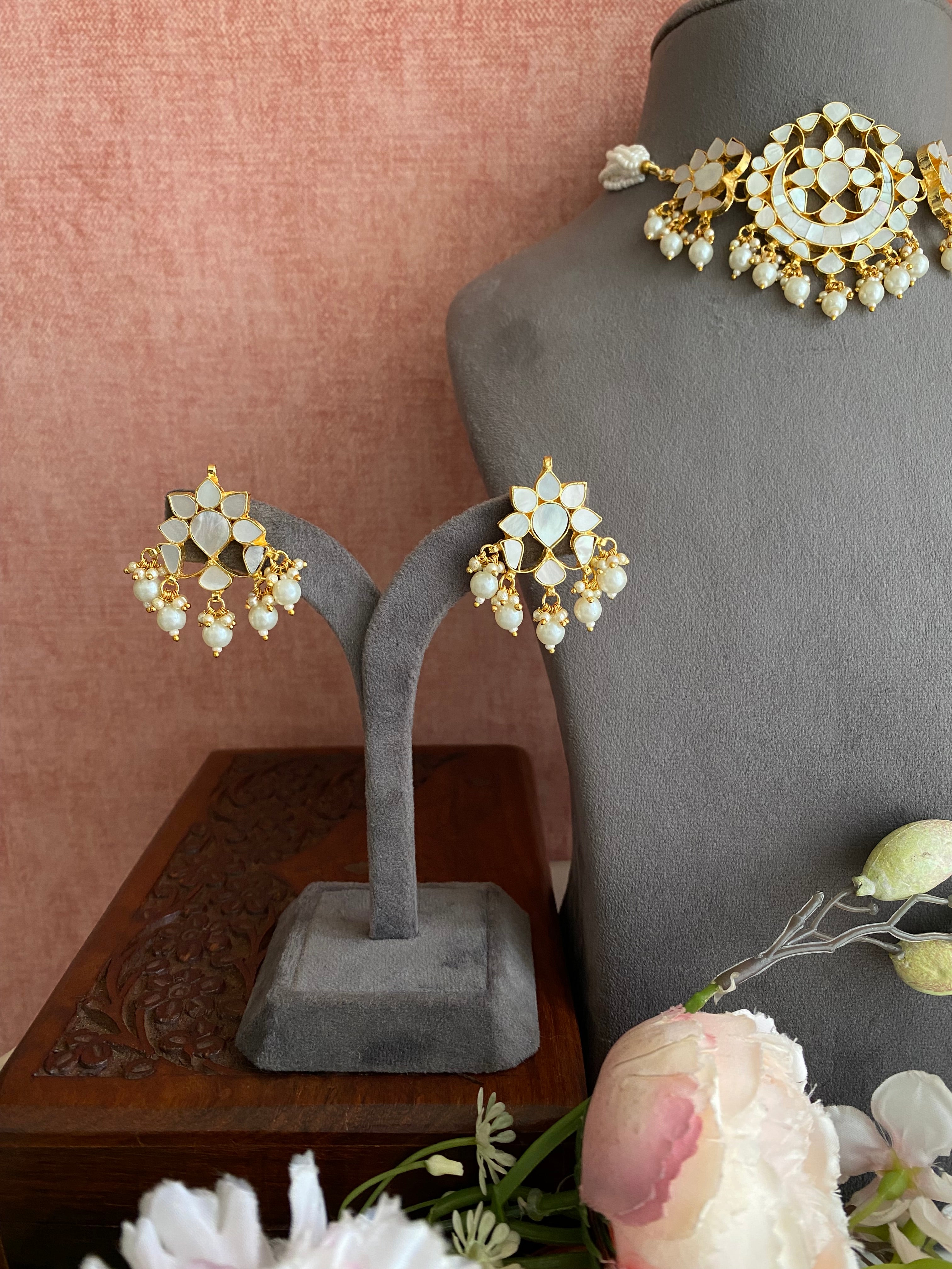 Mother of Pearl Choker set