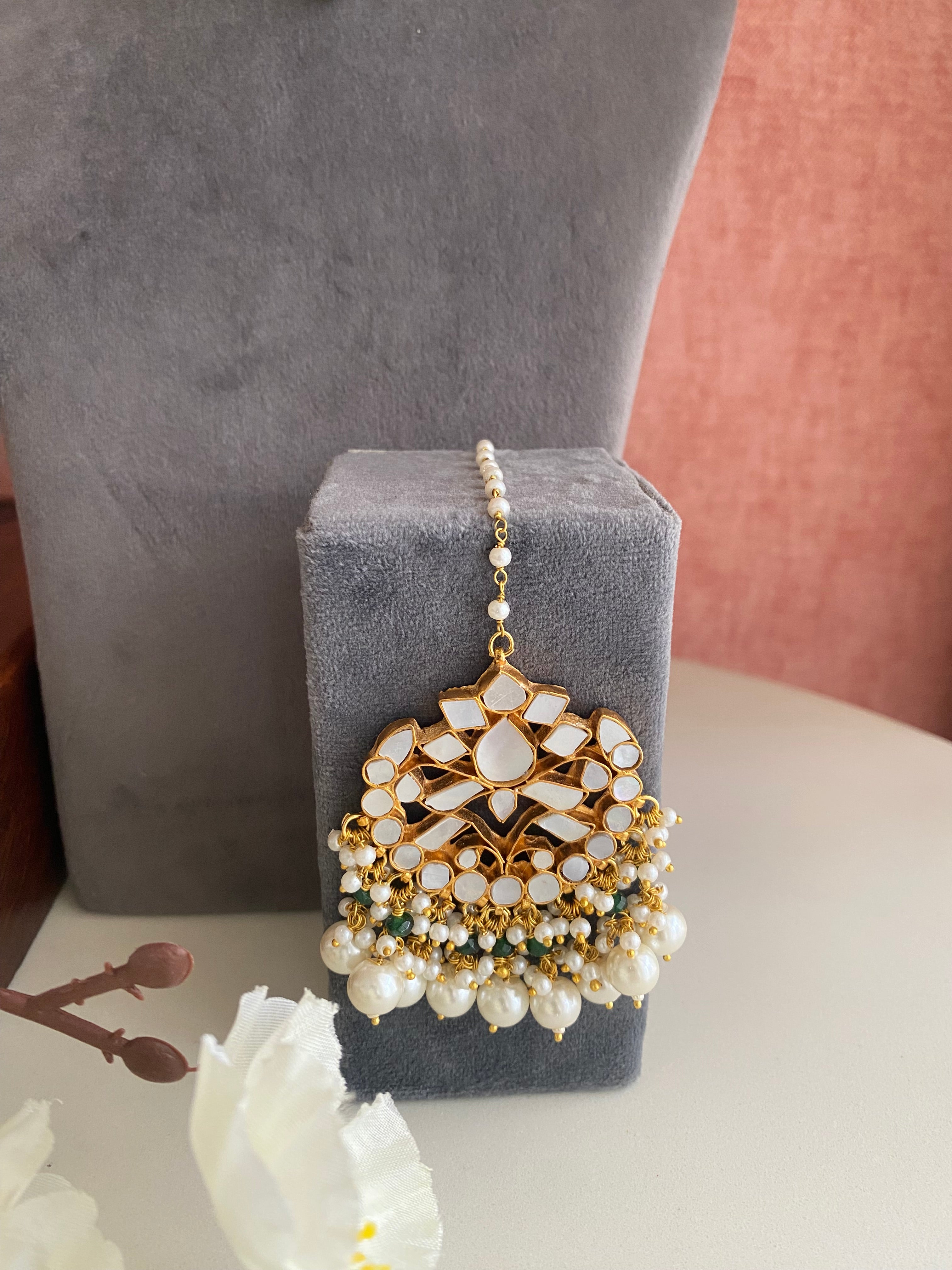 Mother of pearl Floral Necklace Set
