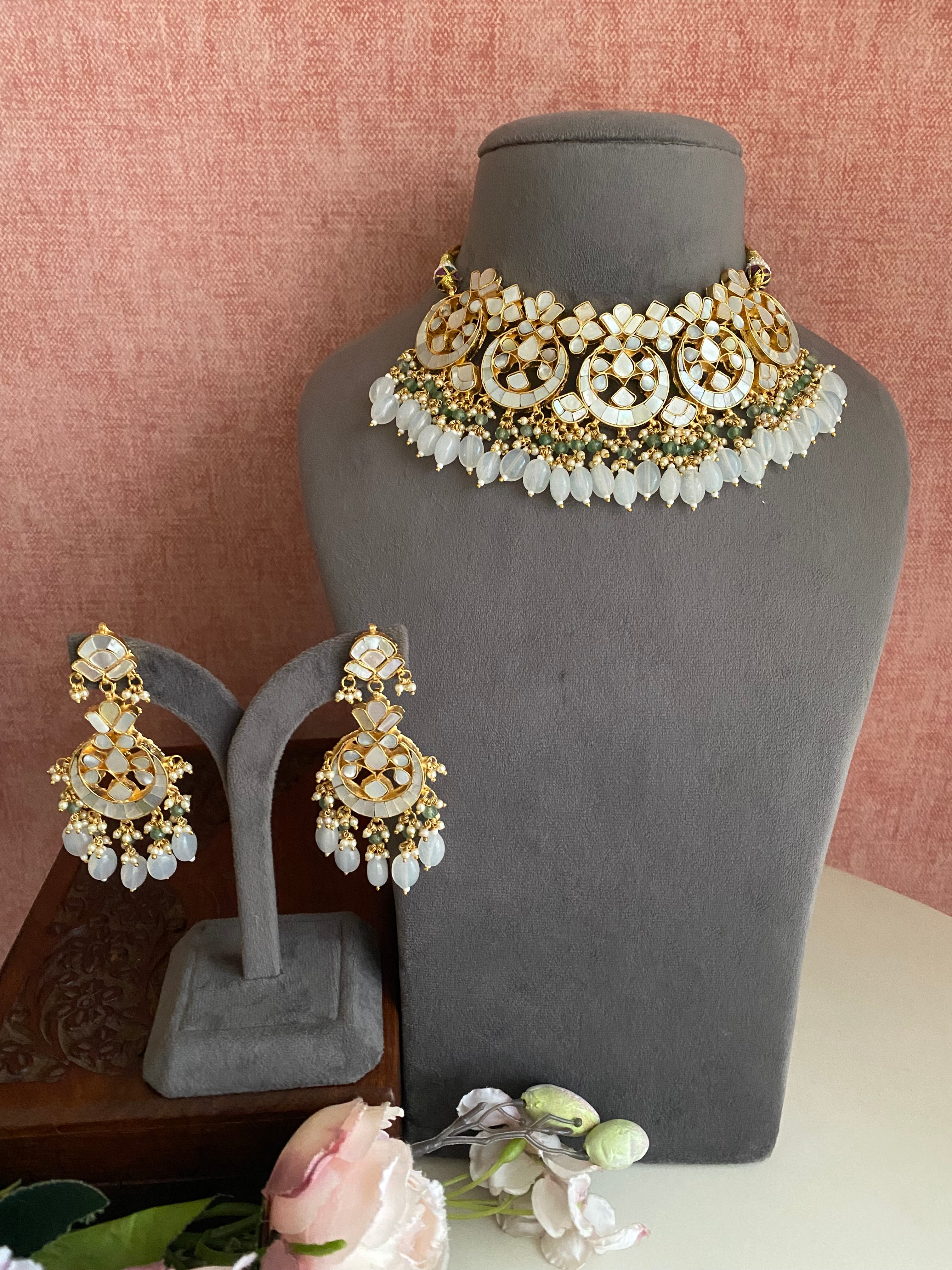 Mother of pearl Gold plated choker set