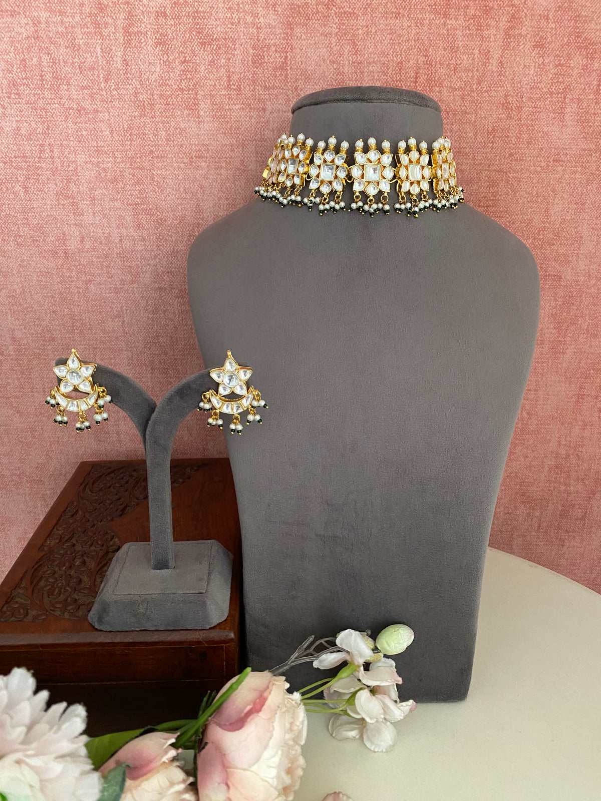 Gold plated Kundan choker Set