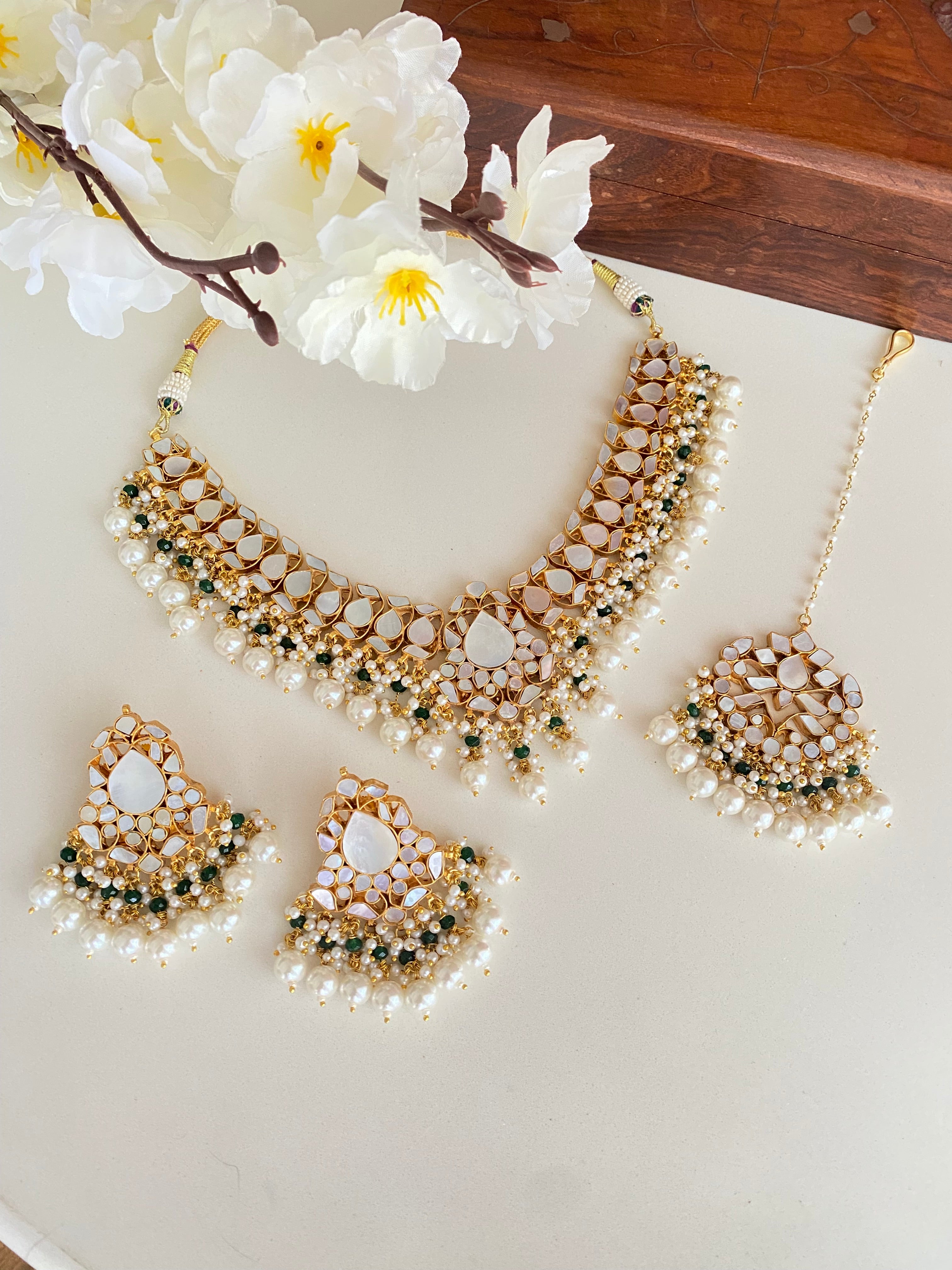 Mother of pearl Floral Necklace Set