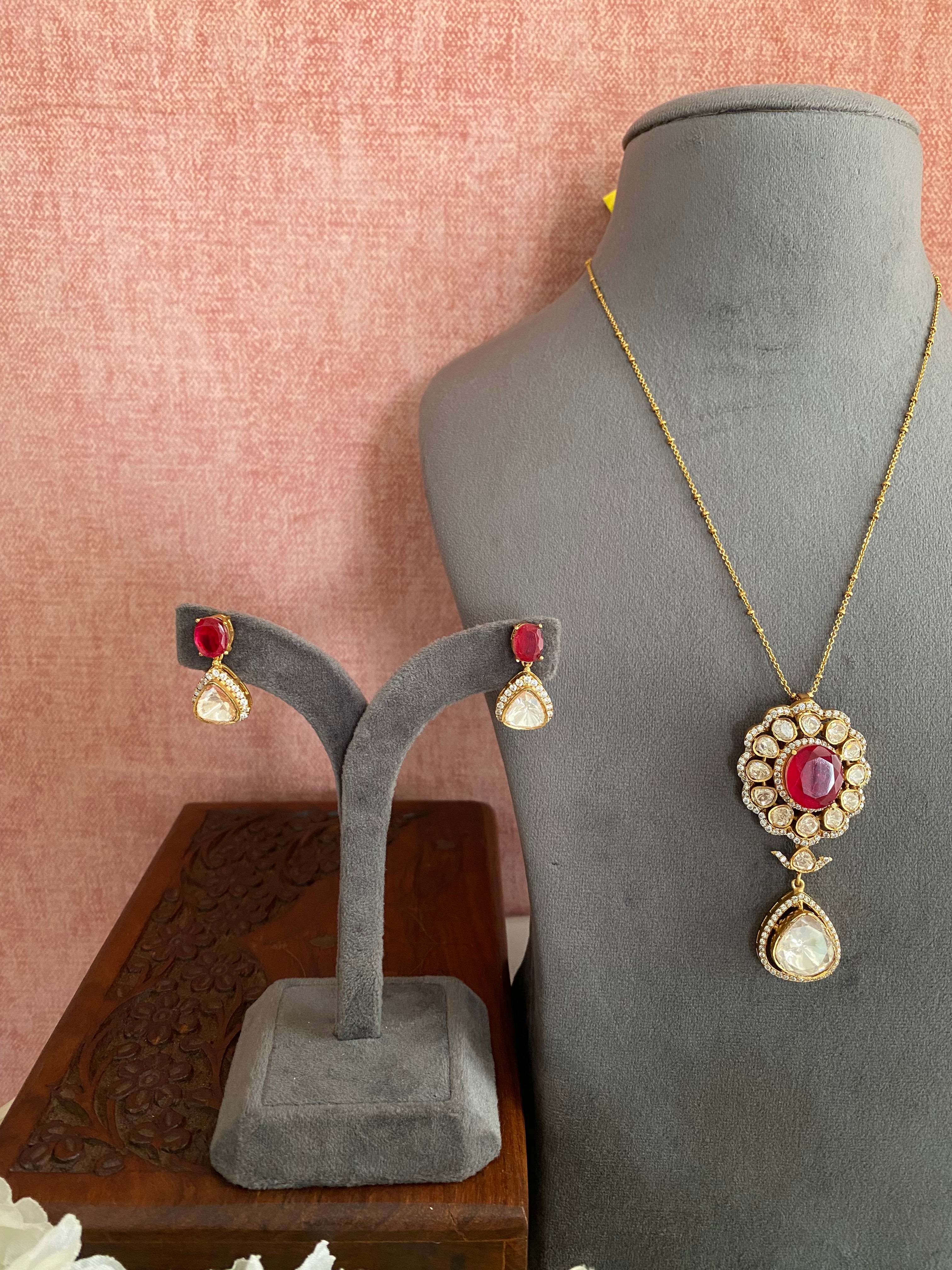 Moissanite polki pendant set