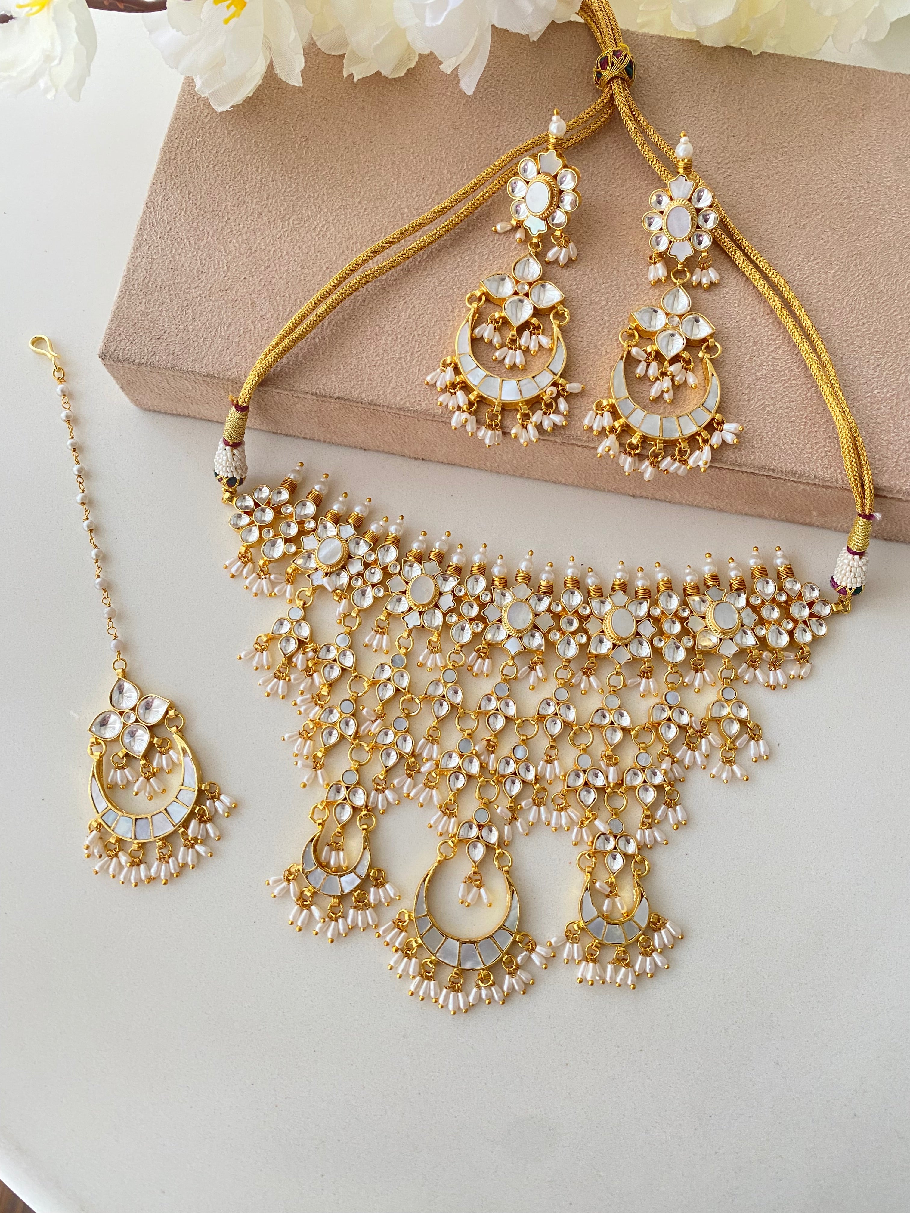 Mother of pearl and Kundan Necklace Set