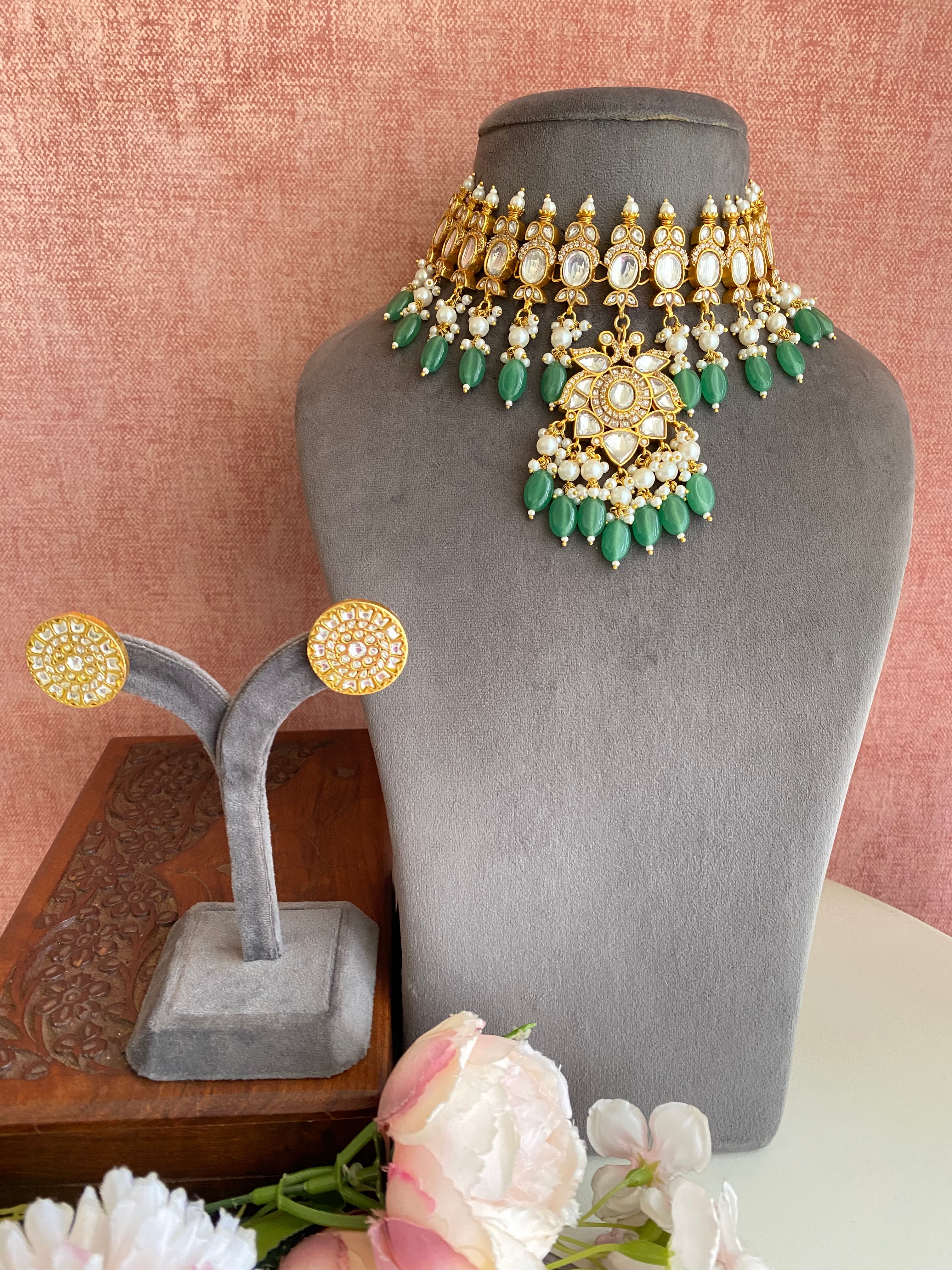 Gold plated Kundan choker Set