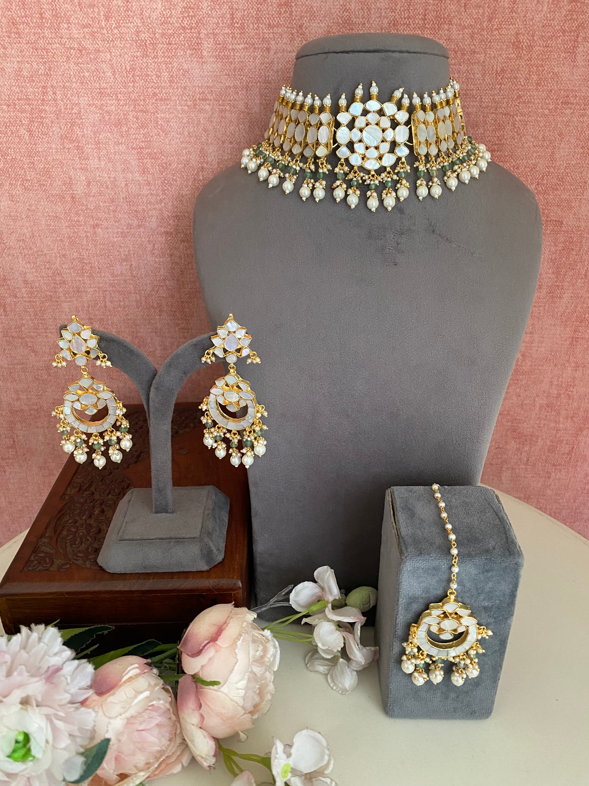 Mother of pearl Gold plated choker set