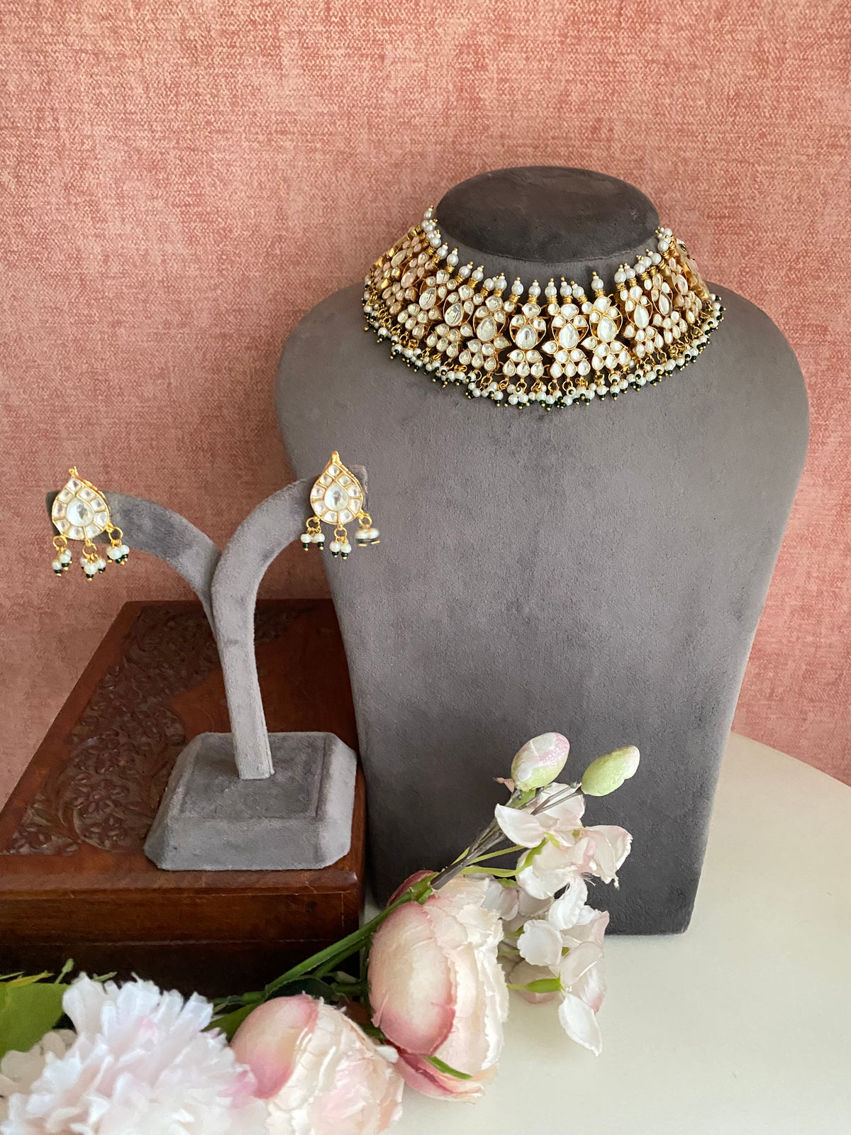 Gold plated Kundan choker Set