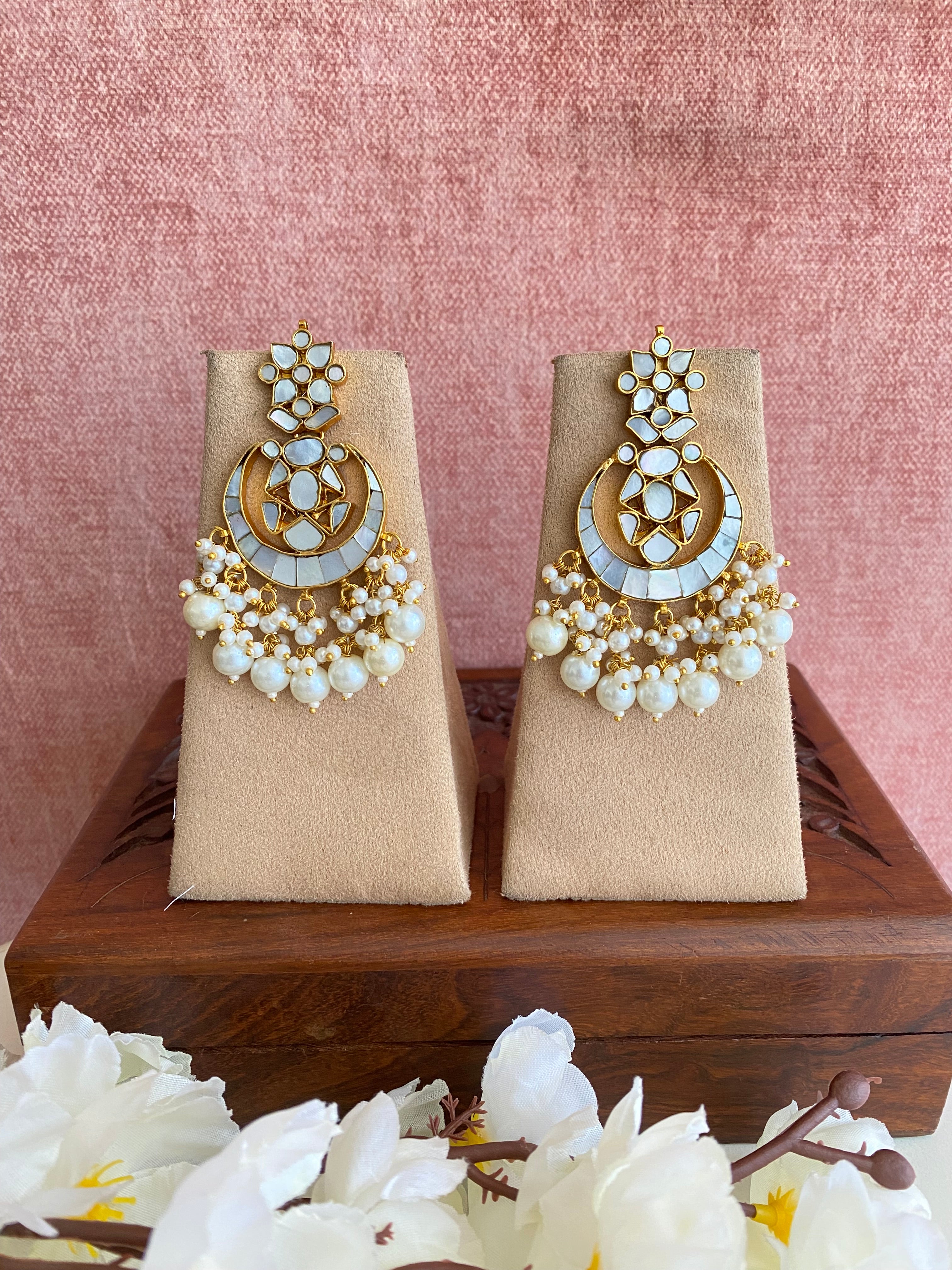 Mother of pearl earrings in pearl drops