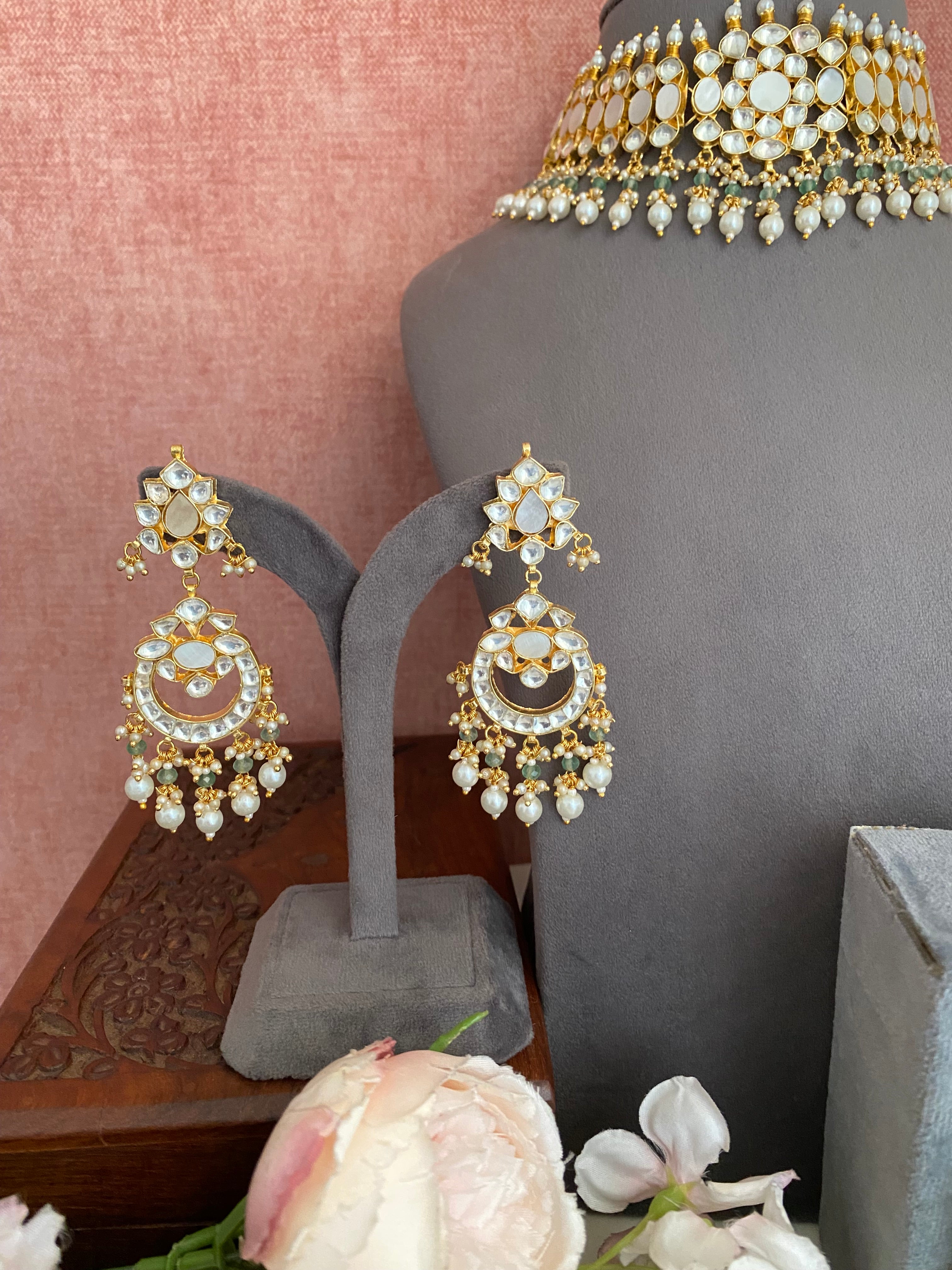 Mother of pearl and Kundan Necklace Set
