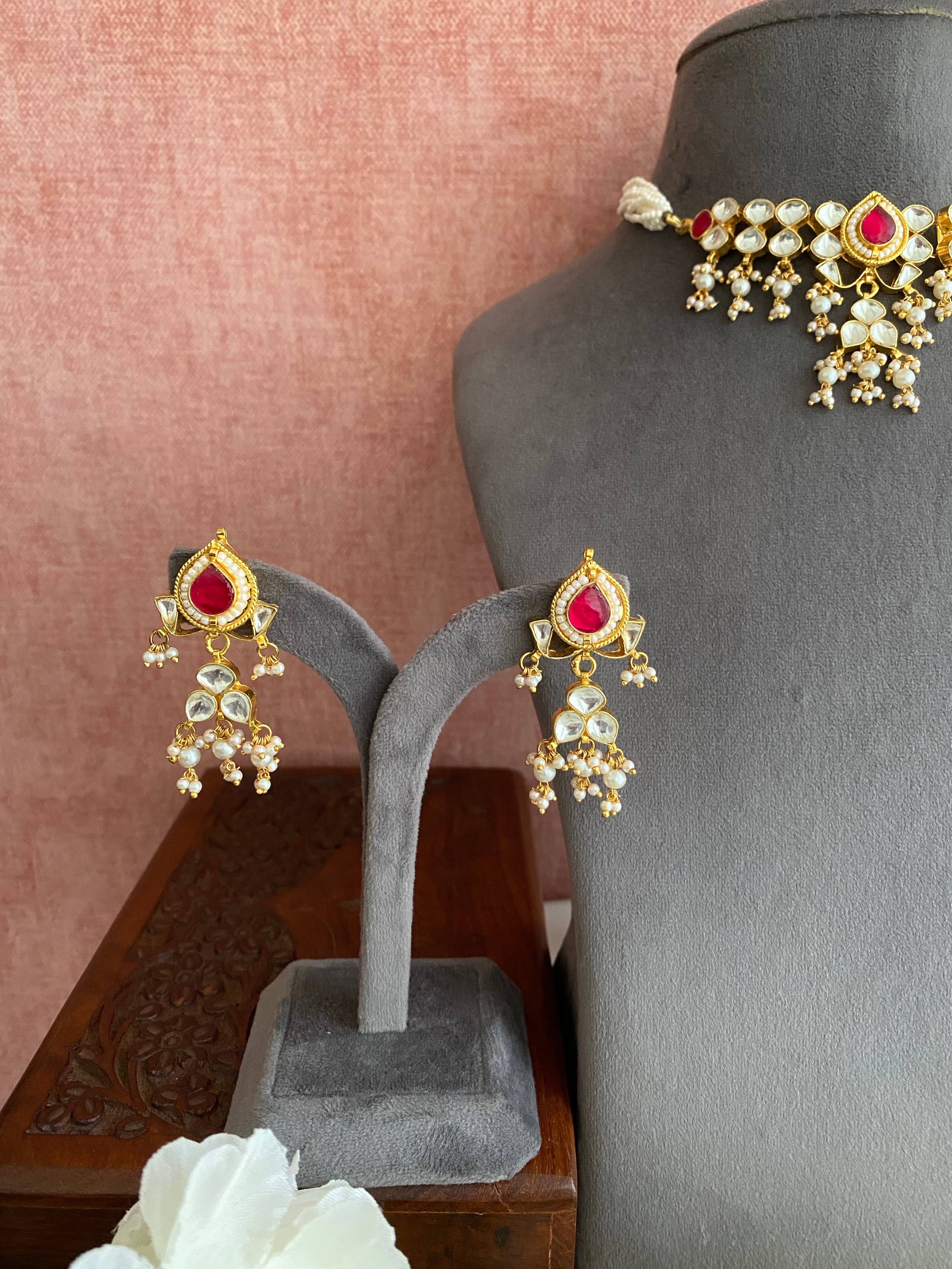 Gold plated Kundan choker set