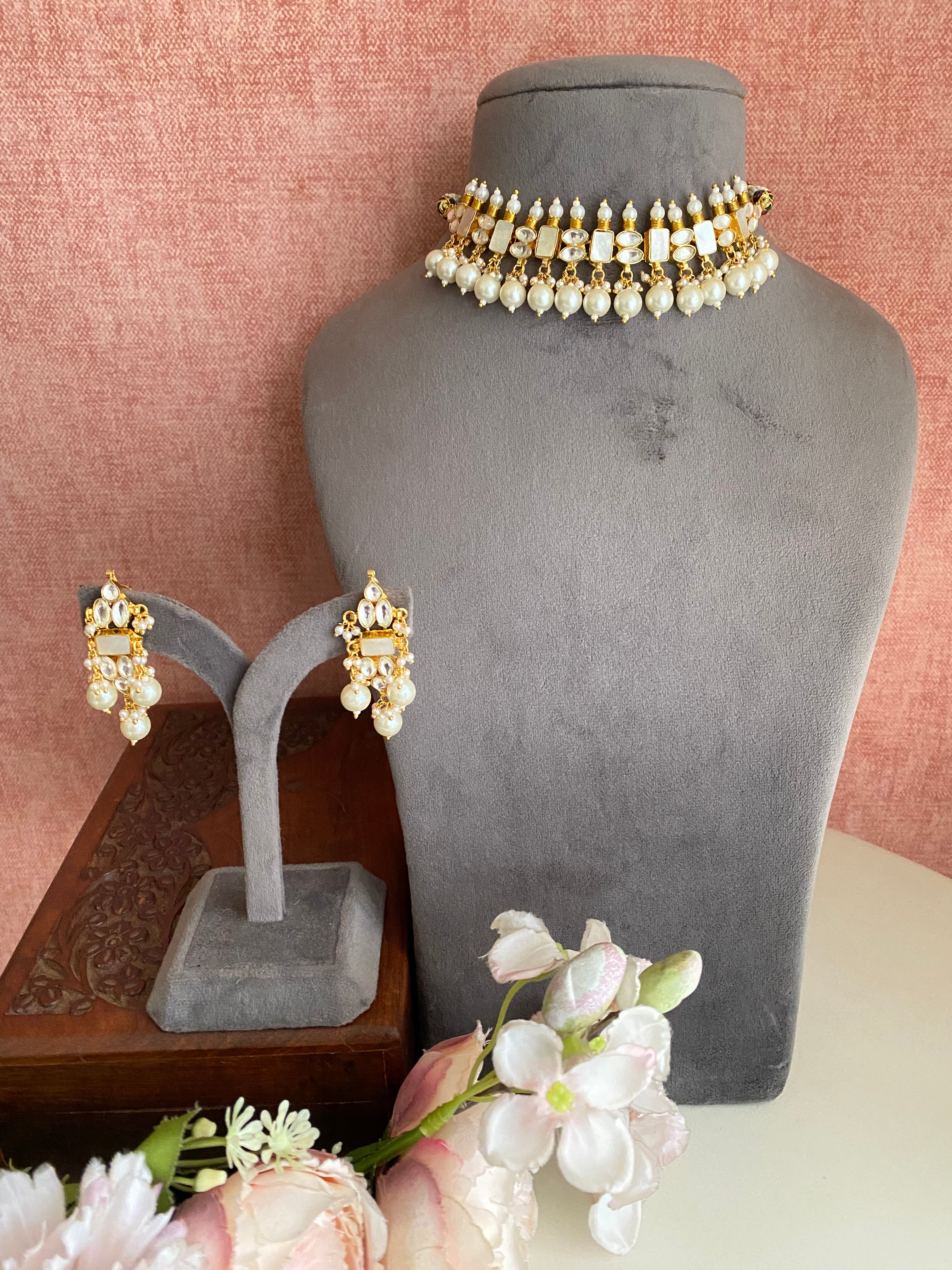 Mother of pearl choker set