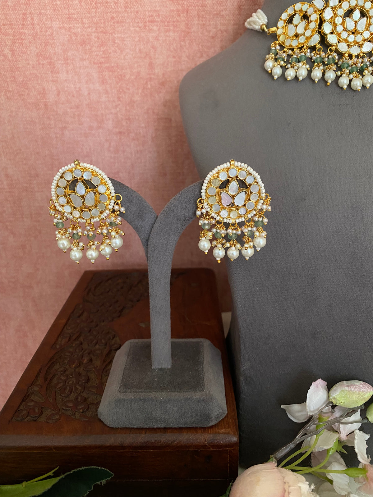 Mother of Pearl Choker set