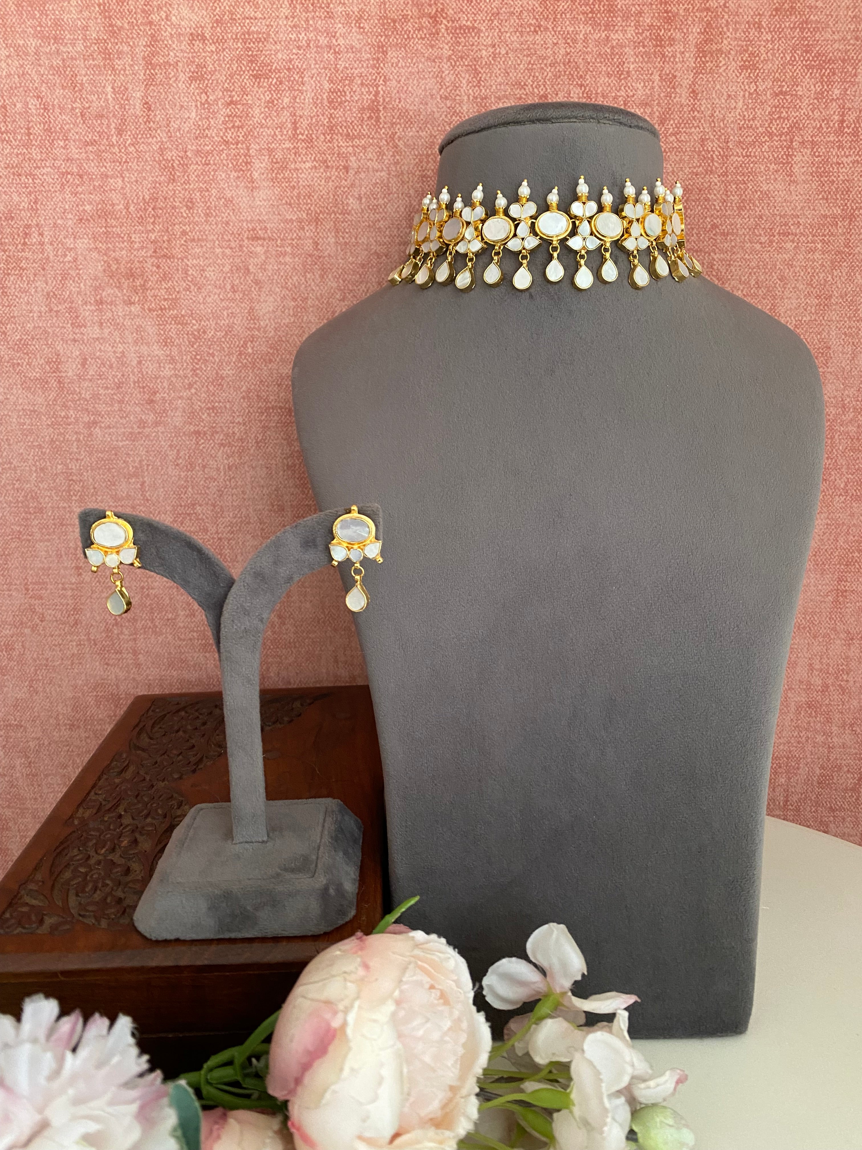 Mother of Pearl Choker set