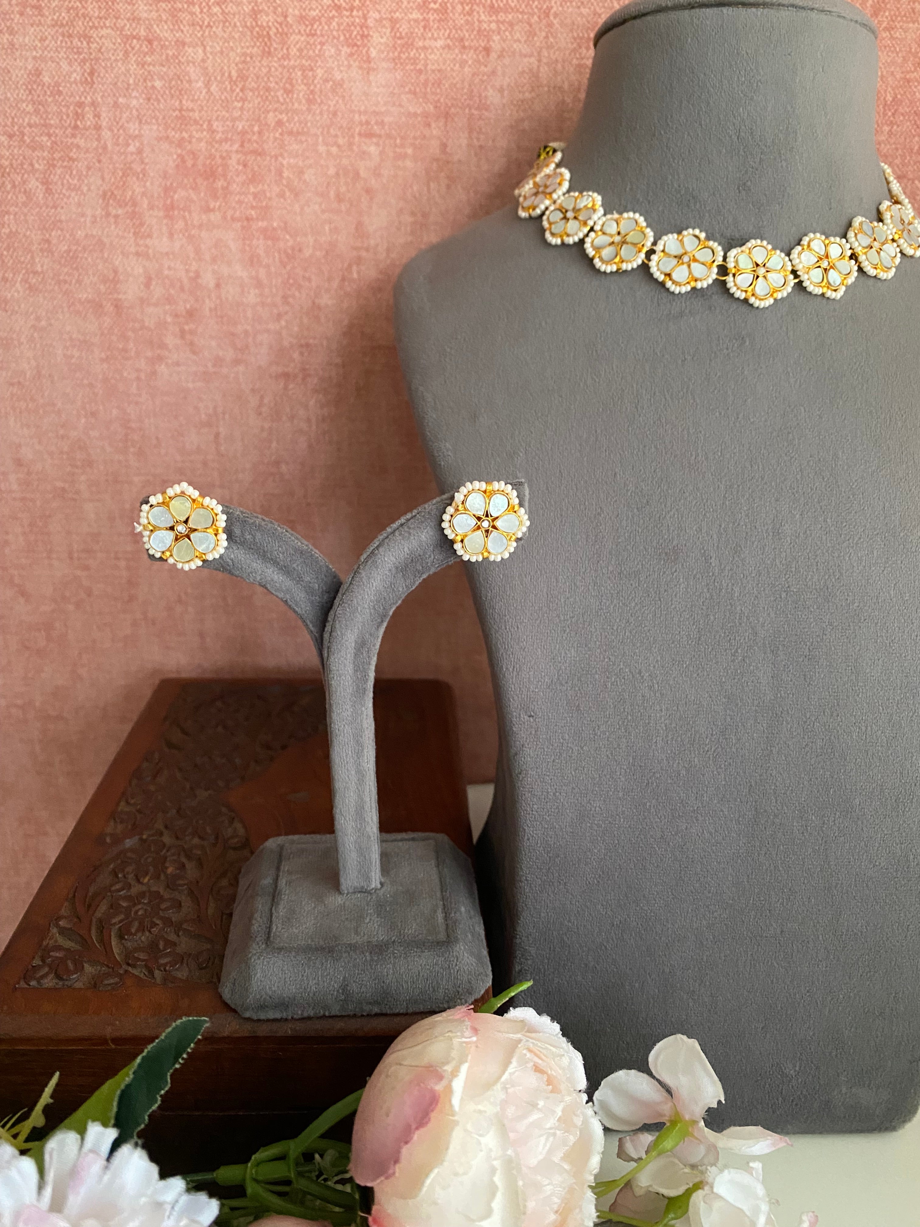 Mother of pearl Choker set