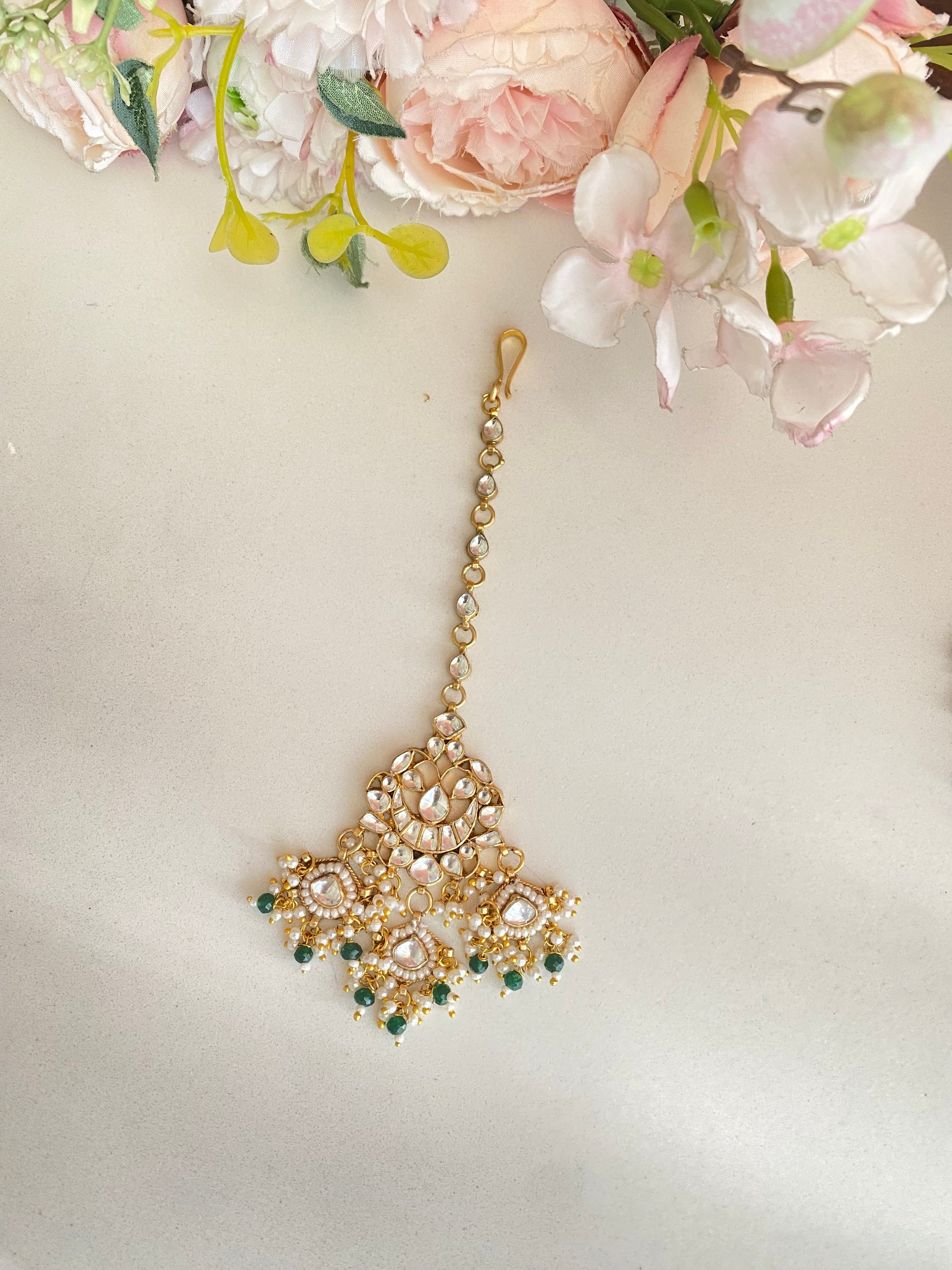 Kundan Tikka With green Drops
