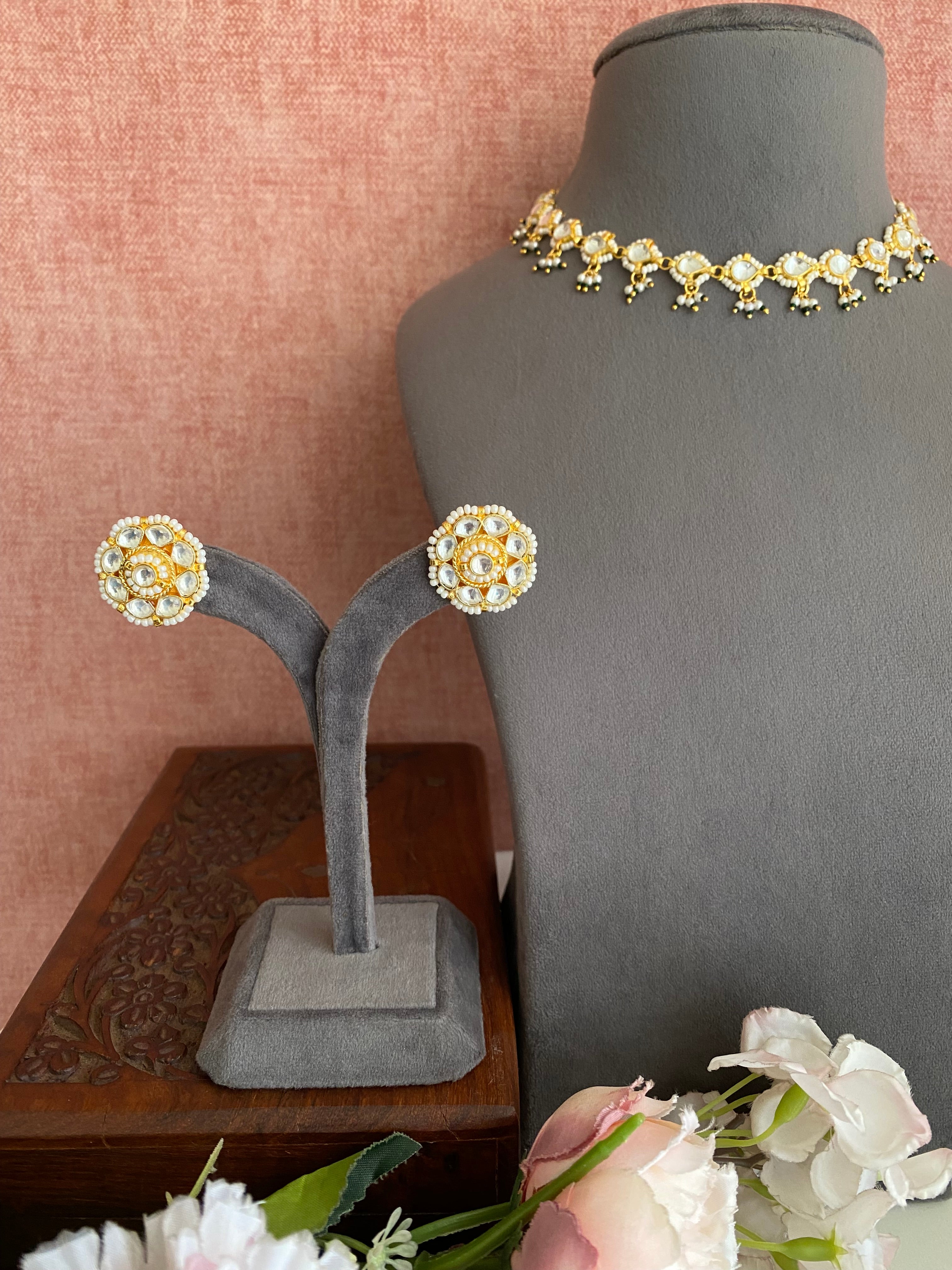 Gold plated Kundan necklace with studs