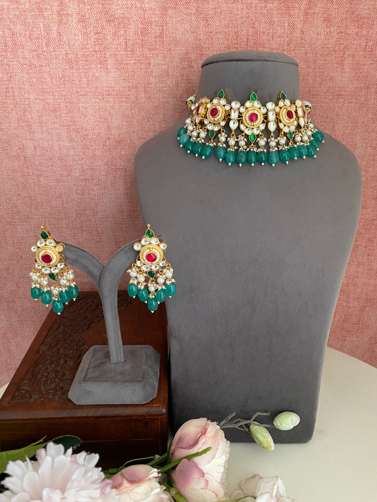 Gold plated Kundan choker Set