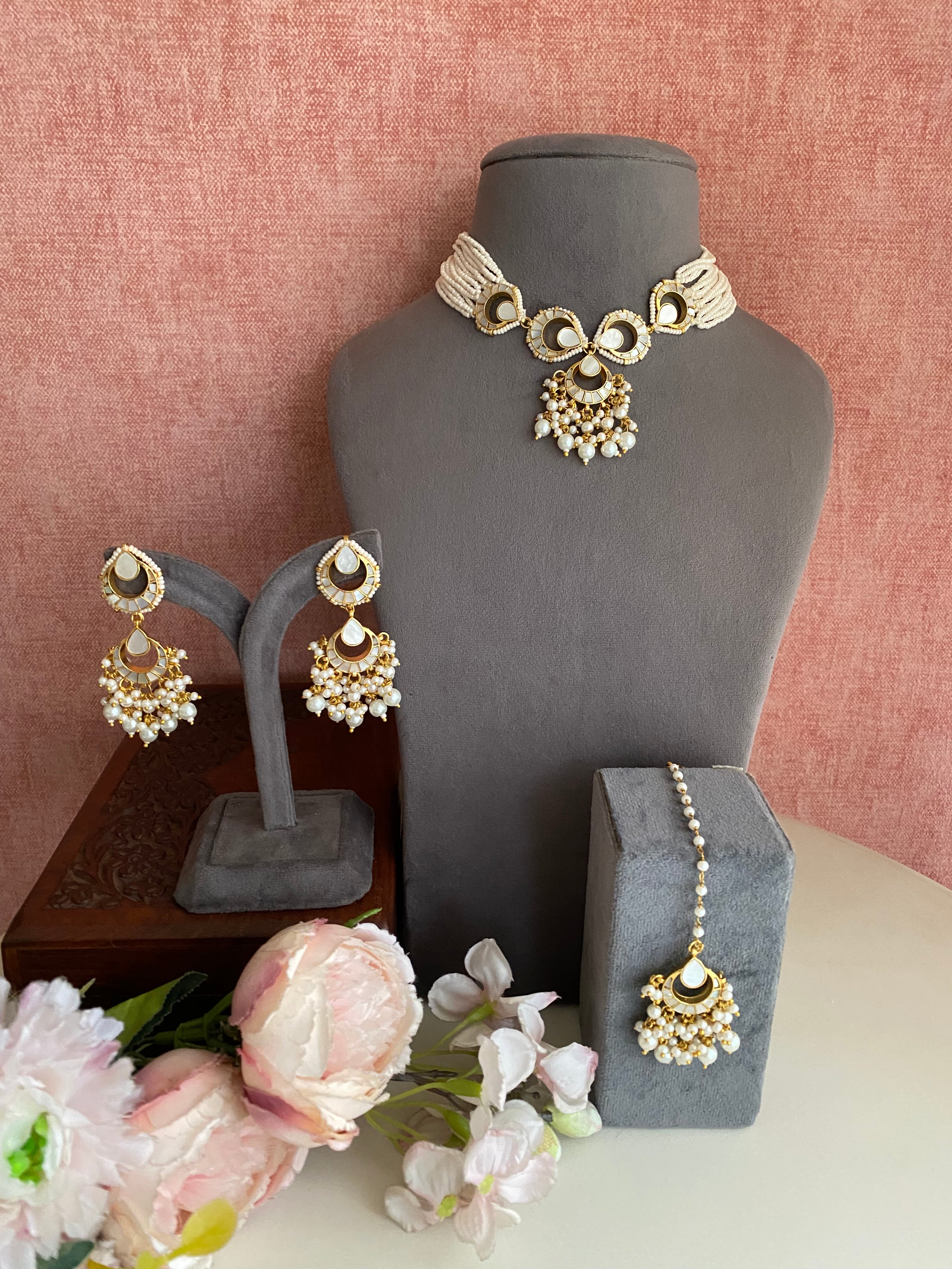 Mother of Pearl Choker set in pearl drops