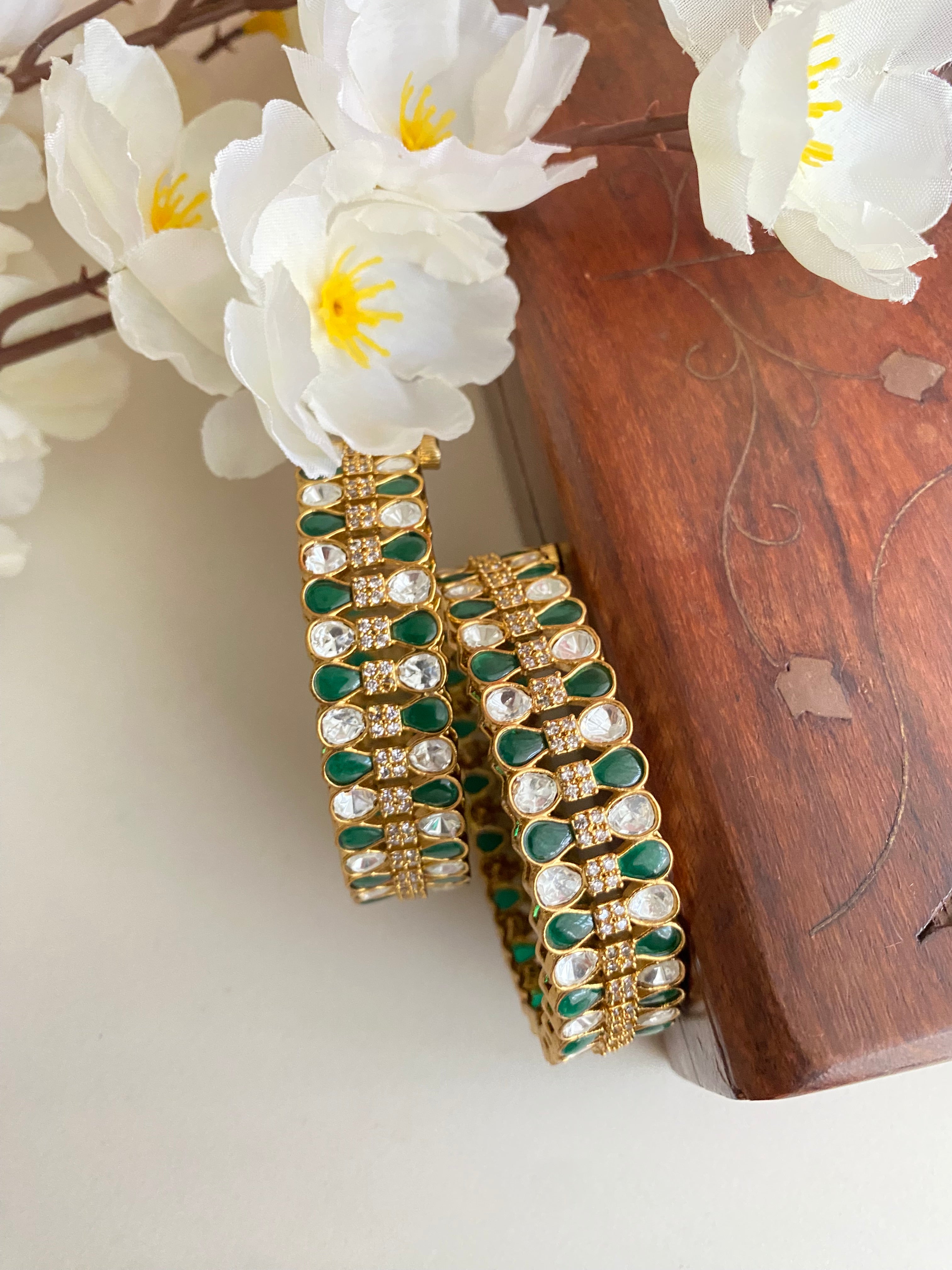 Gold plated Green Kundan Bangle