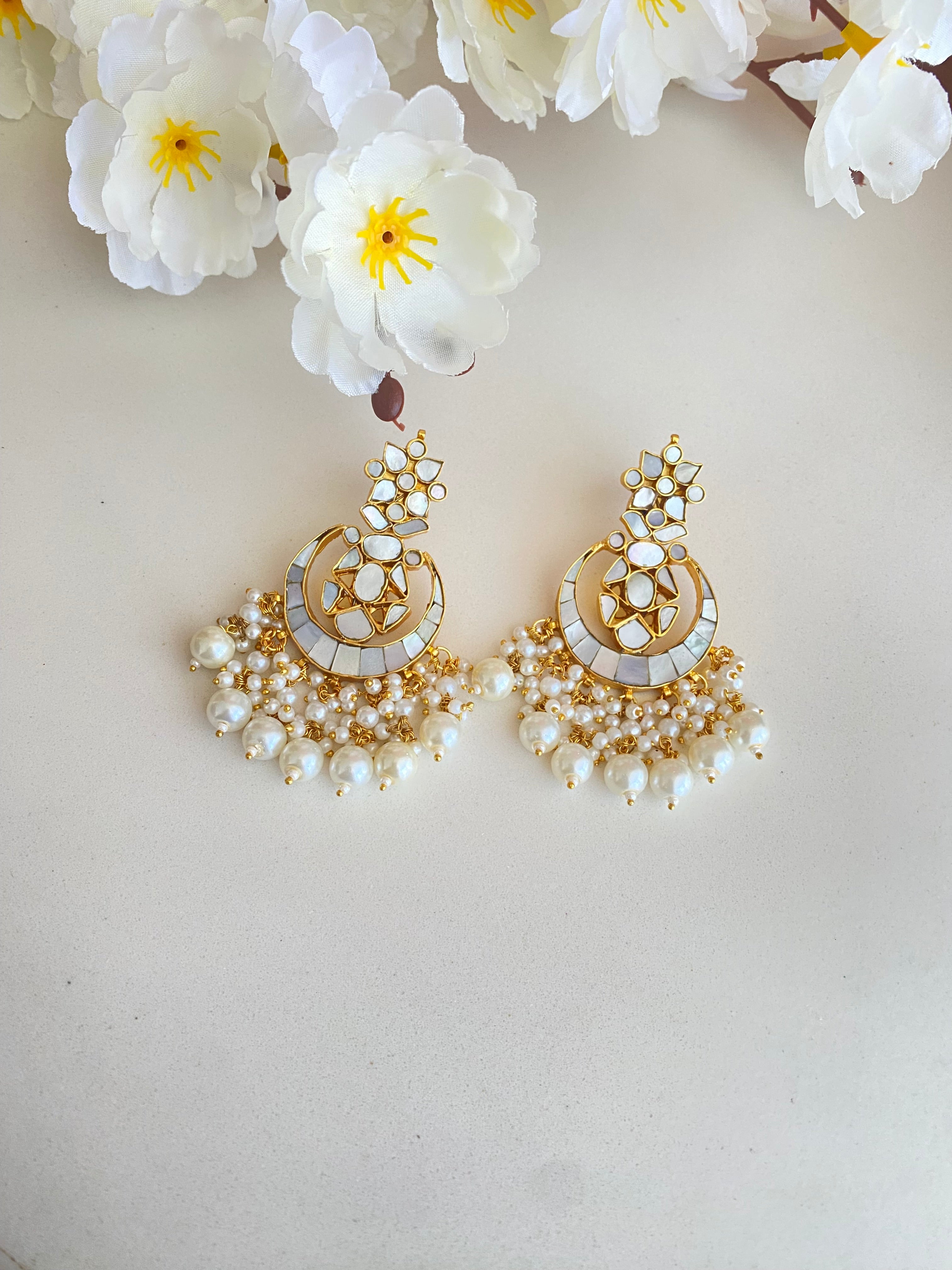 Mother of pearl earrings in pearl drops