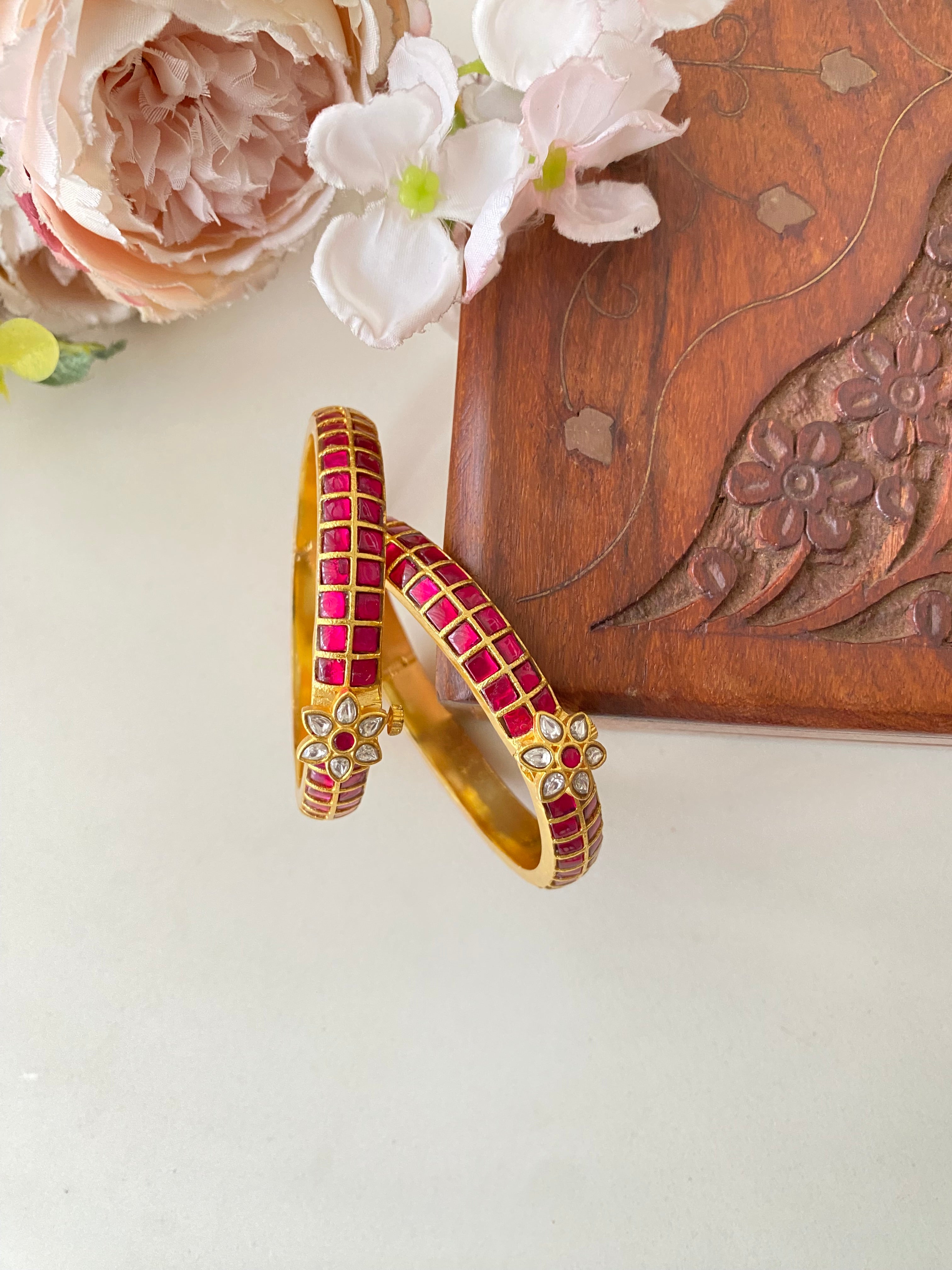 Gold plated Pink Kundan Bangle