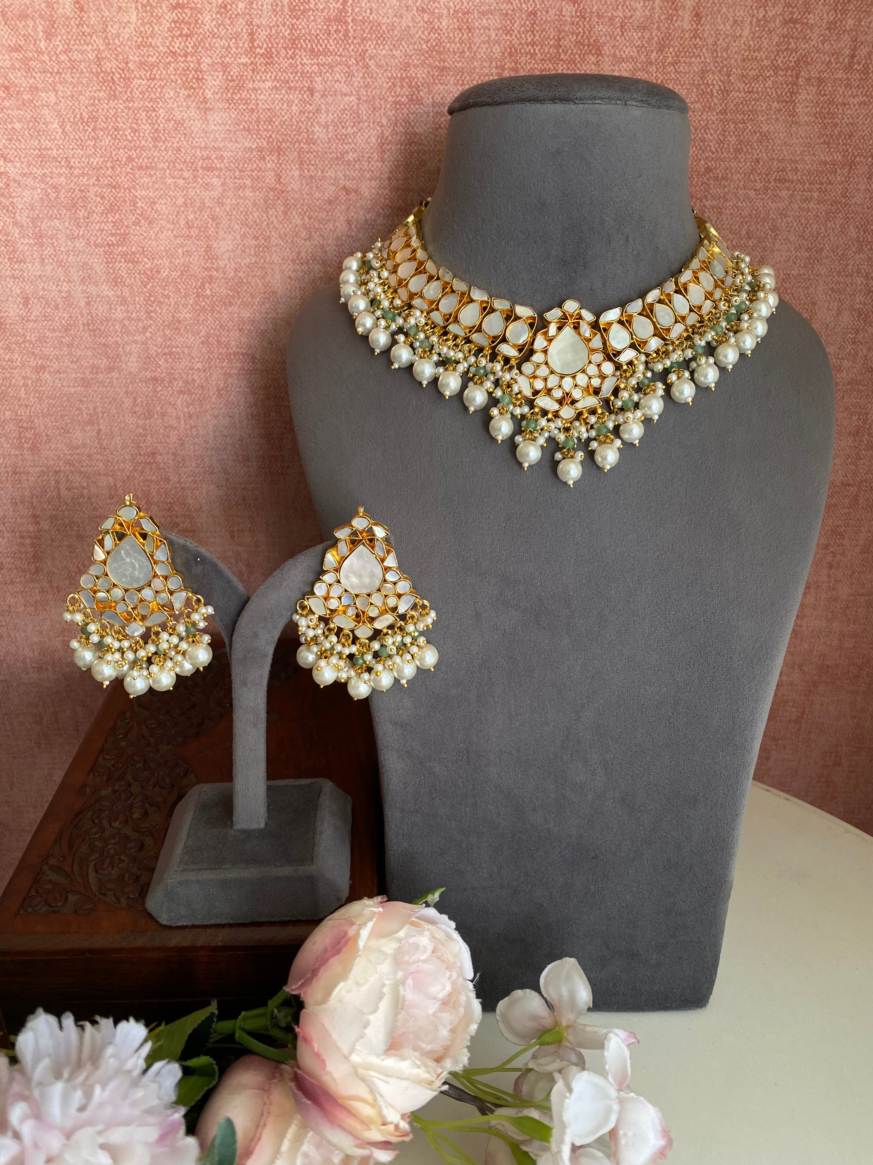 Mother of pearl Floral Necklace Set