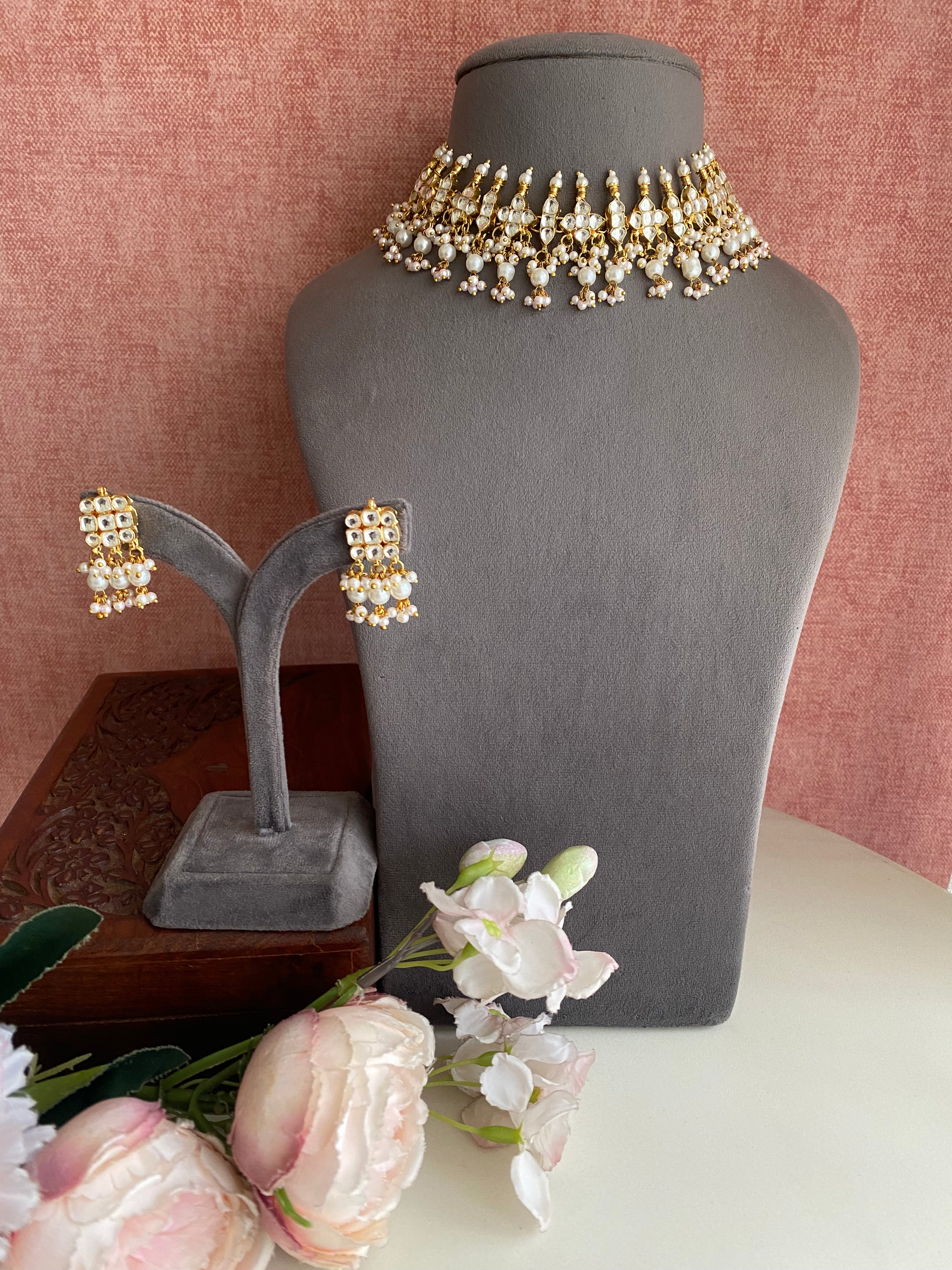 Kundan Chokar Set