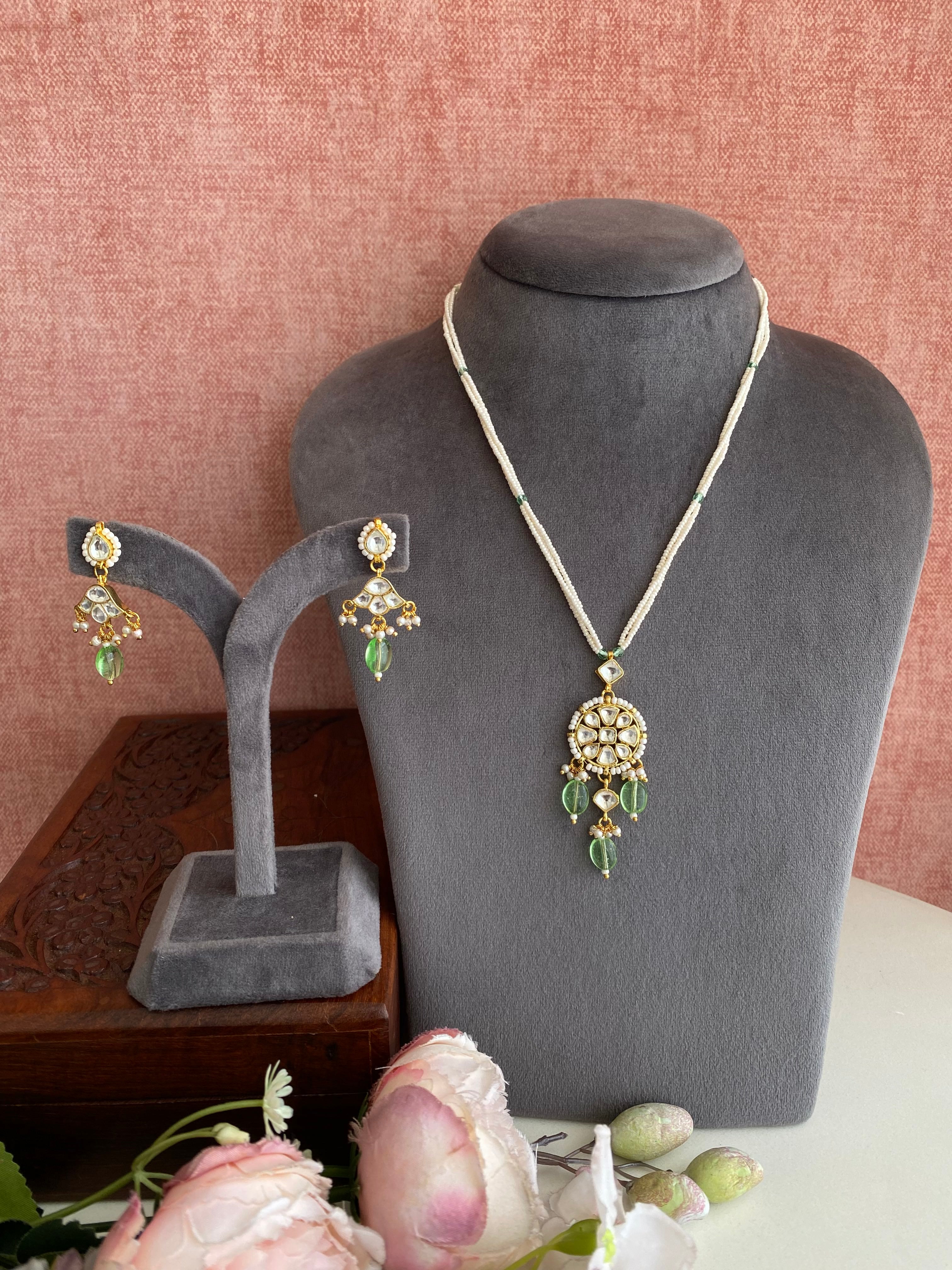 Gold plated Kundan Pendant Set