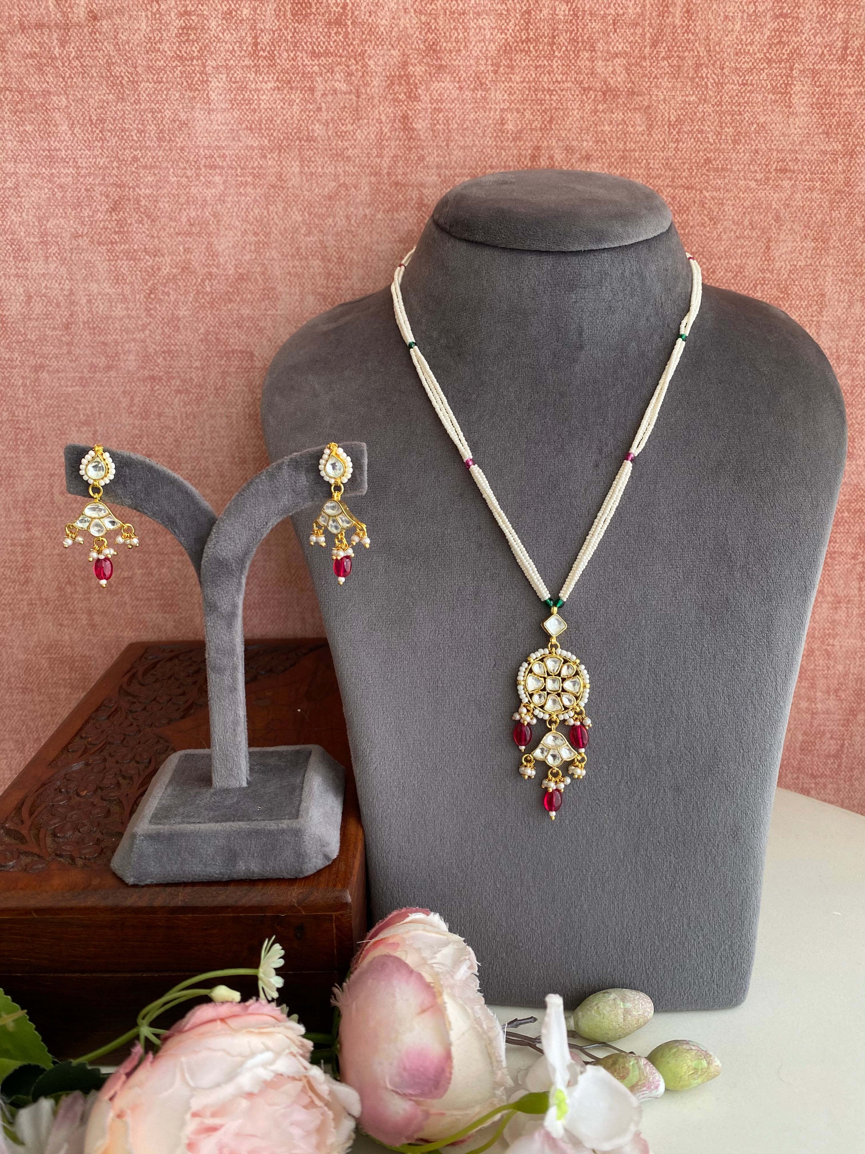 Gold plated Kundan Pendant Set