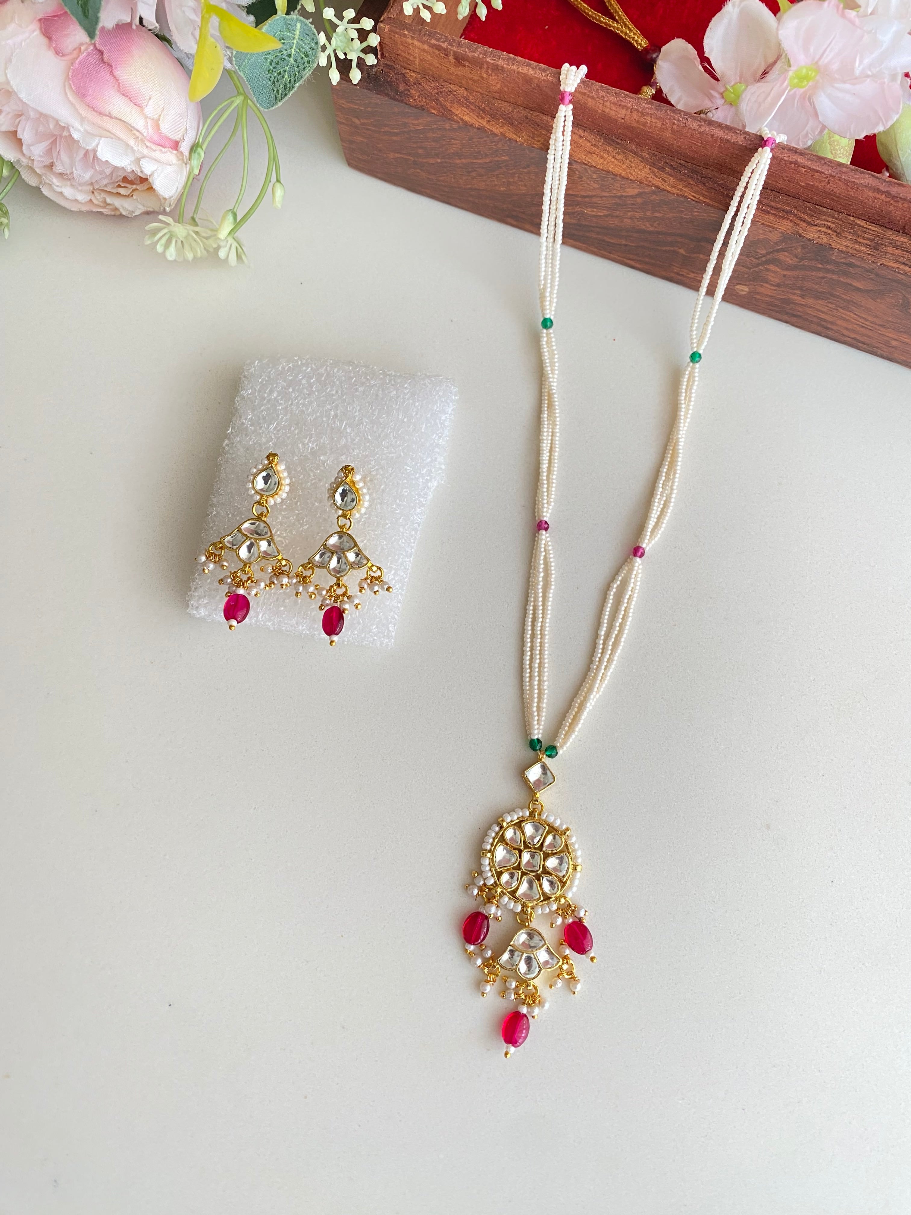 Gold plated Kundan Pendant Set