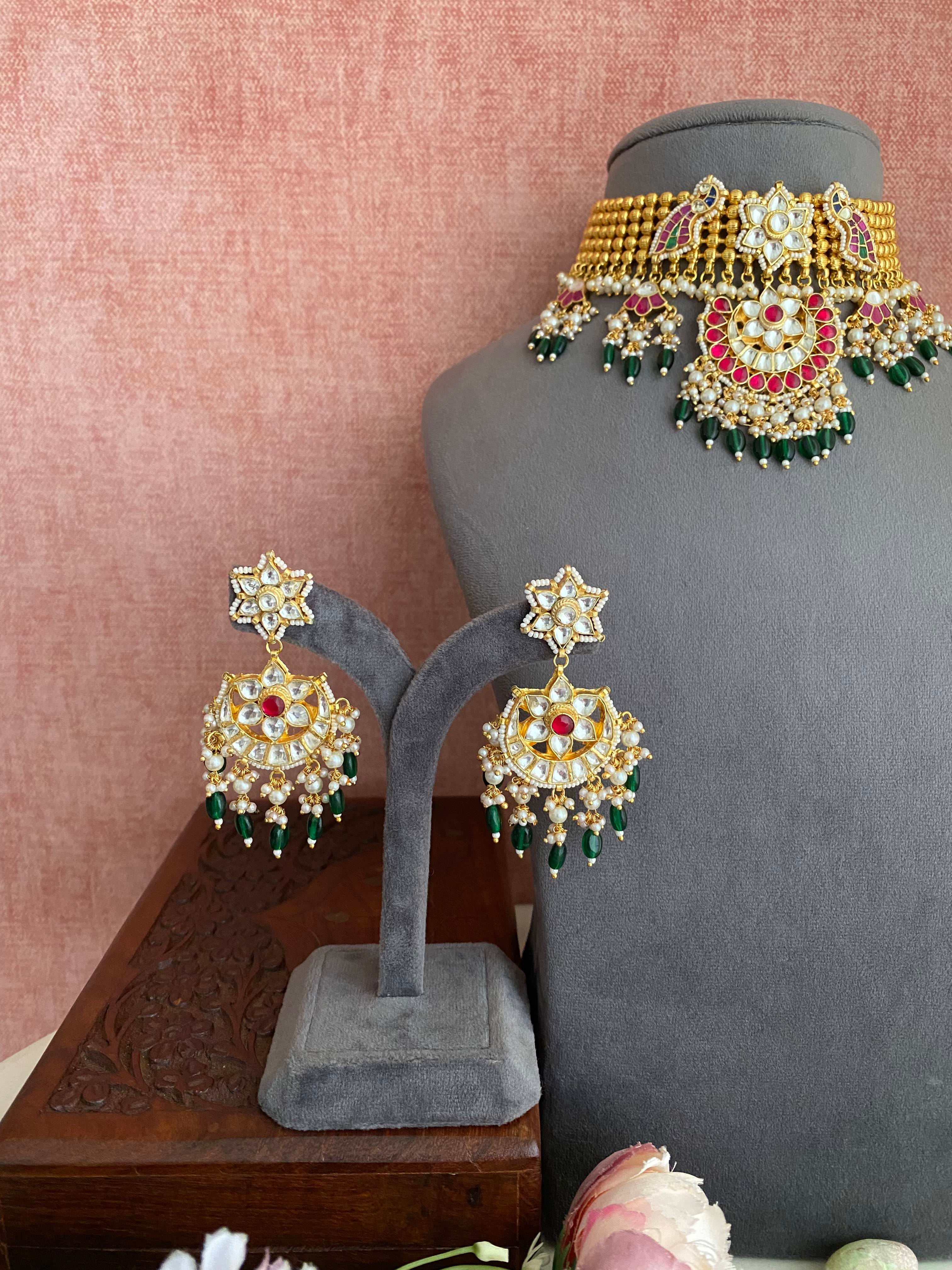 Gold Plated Antique Kundan Choker Set in Green Drops