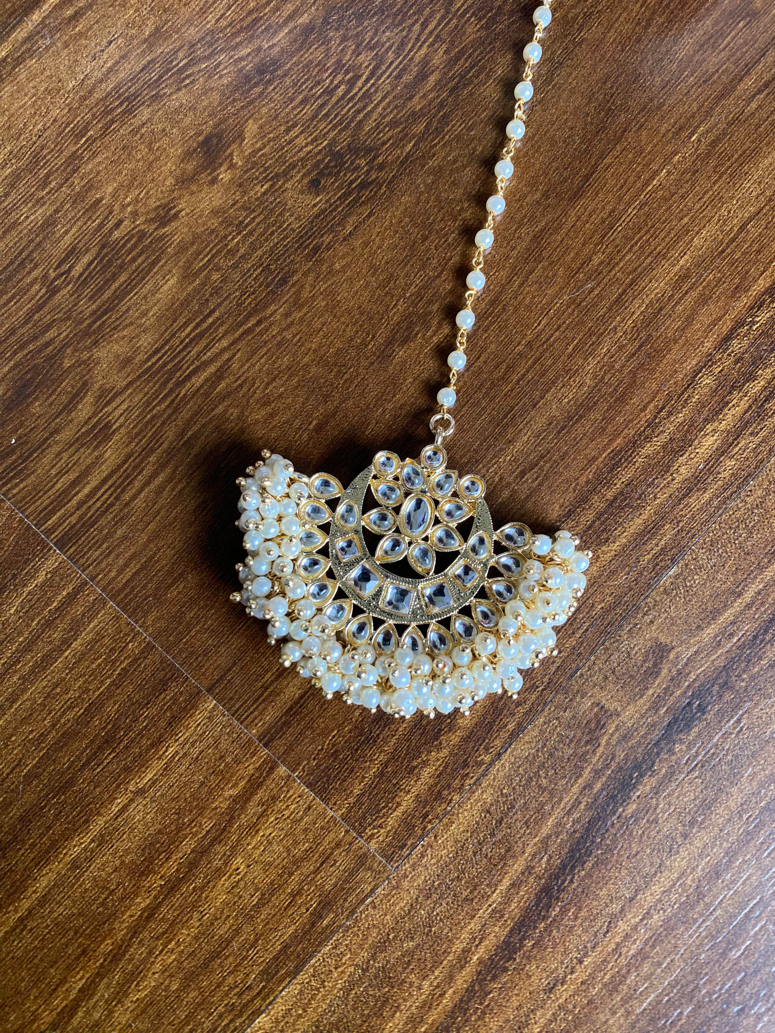 Kundan Tikka in Pearl