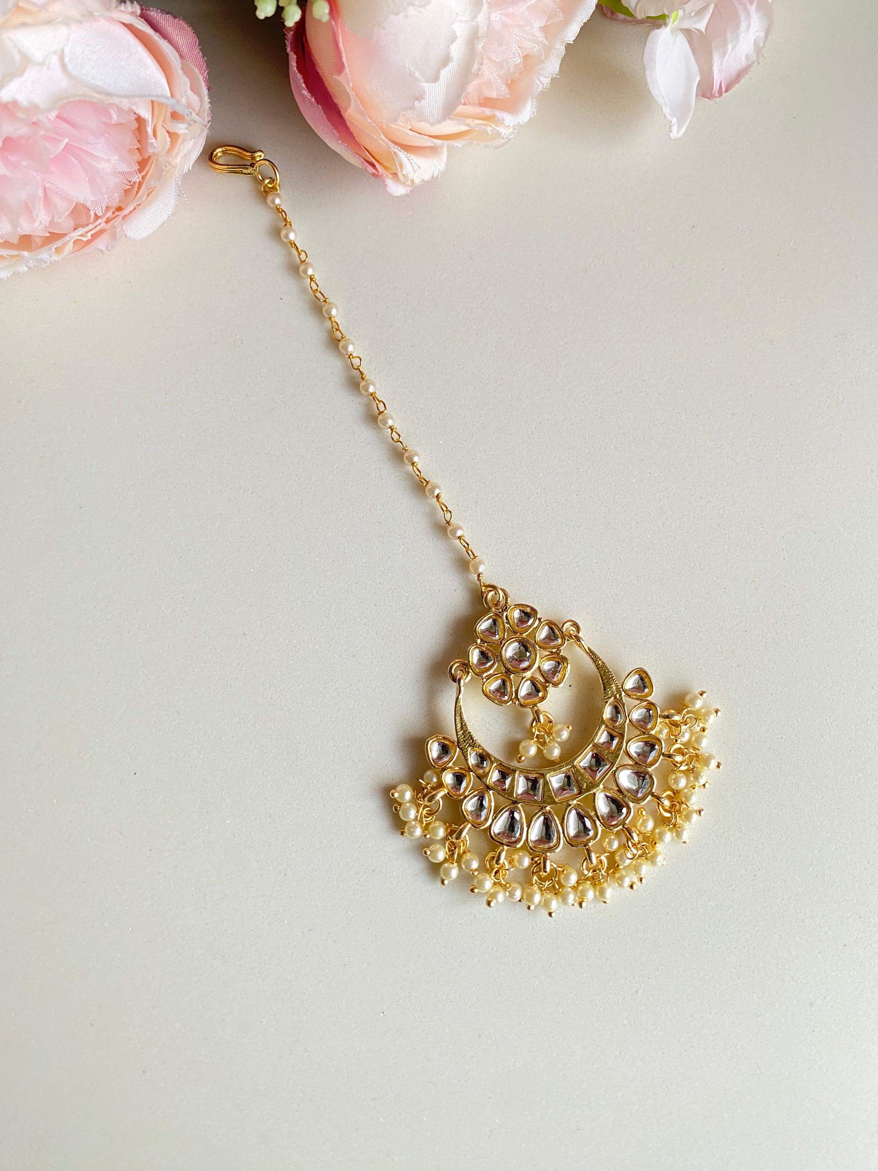 Kundan Tikka in Pearl