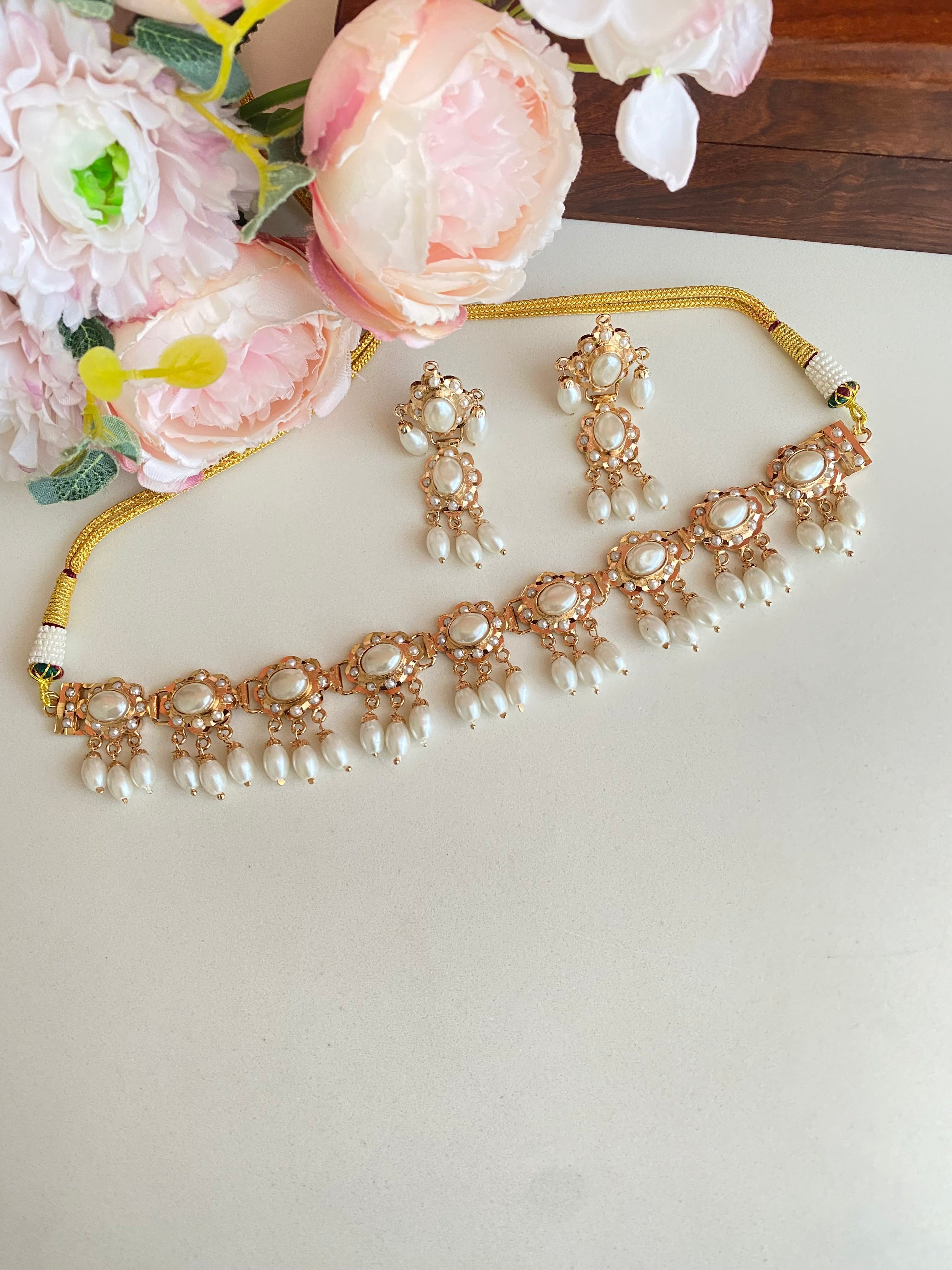 Pearl choker set with earrings