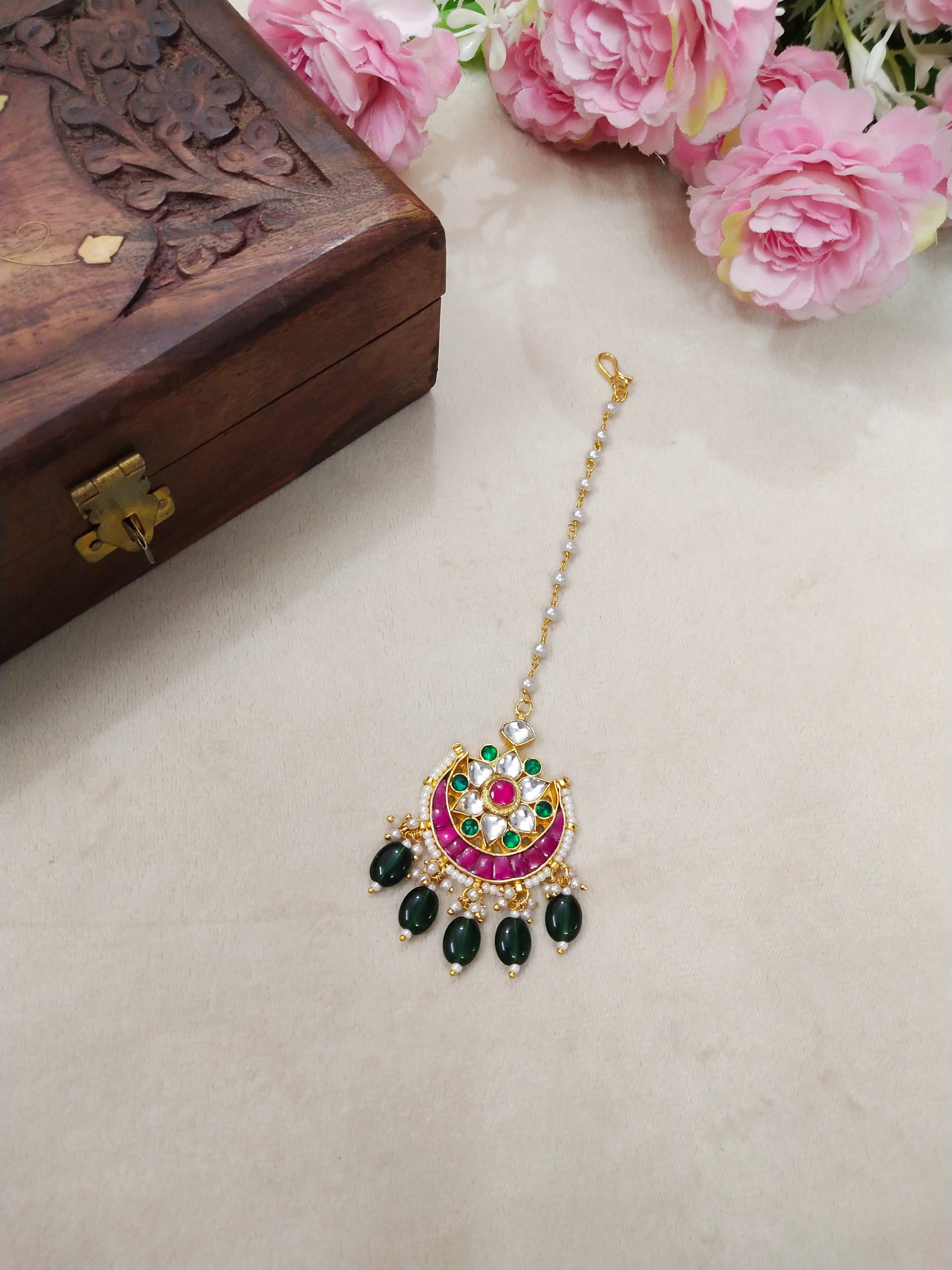 Pink Kundan Tikka in Green Drops