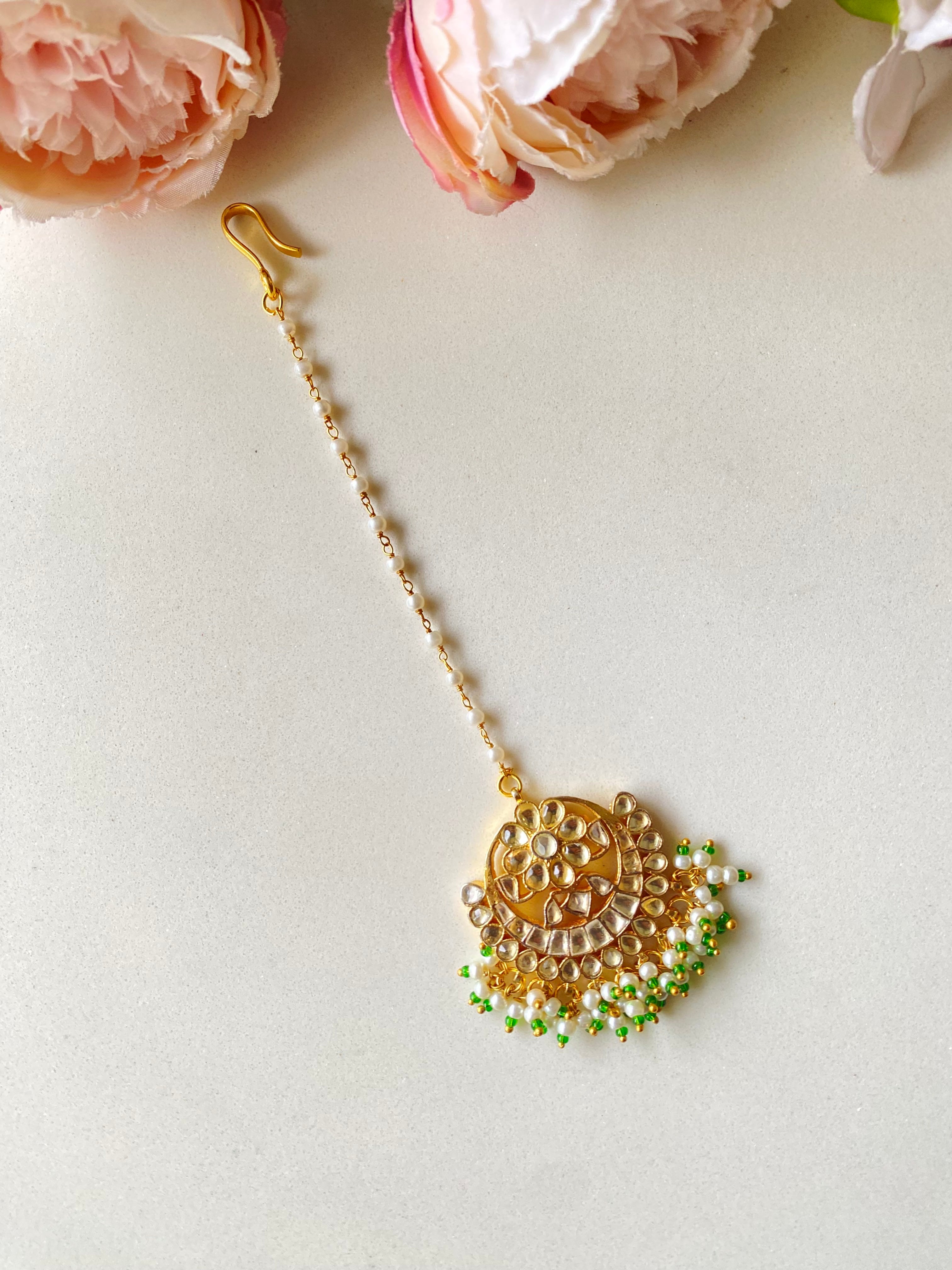Kundan Tikka in green pearl