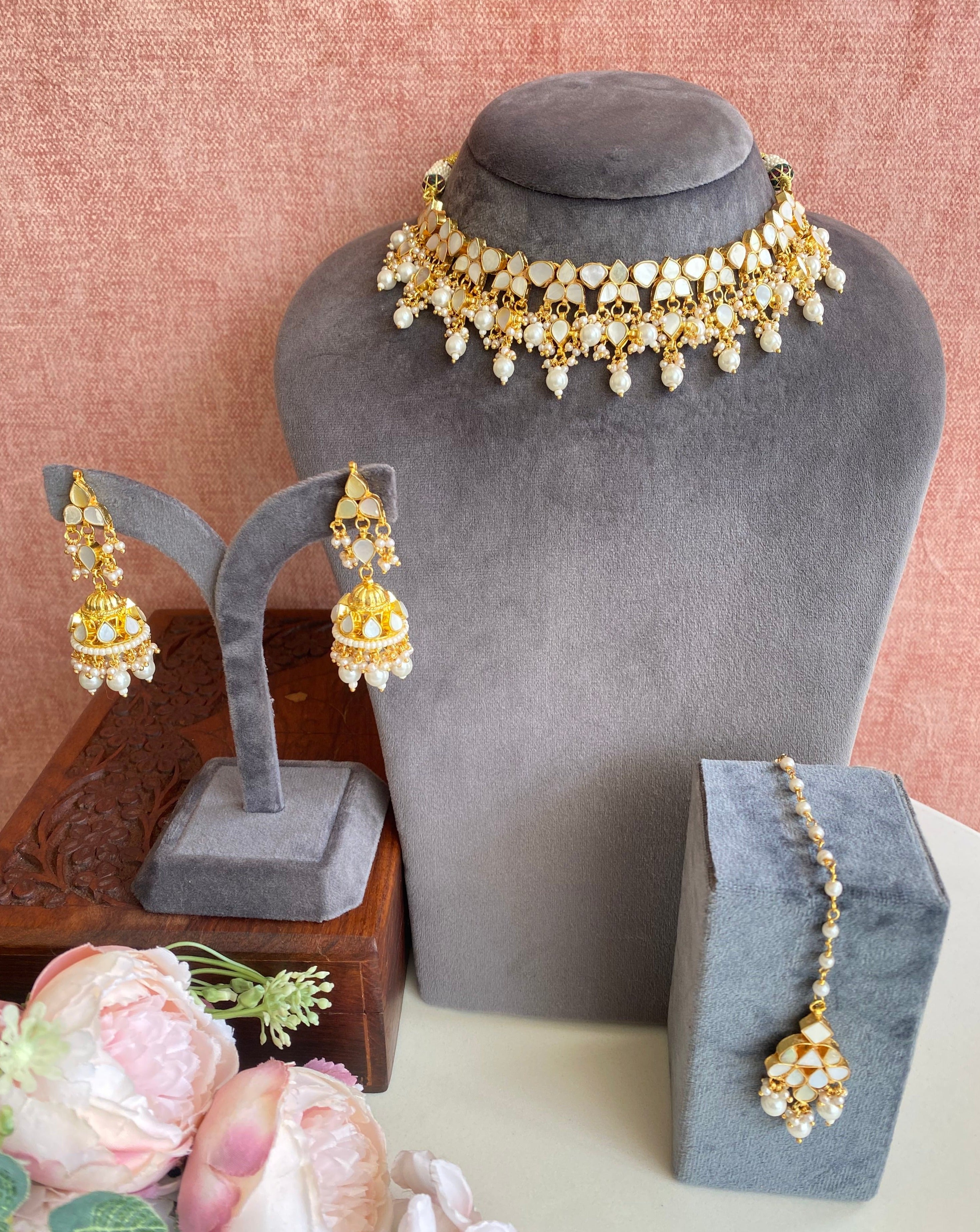 Mother of pearl necklace set