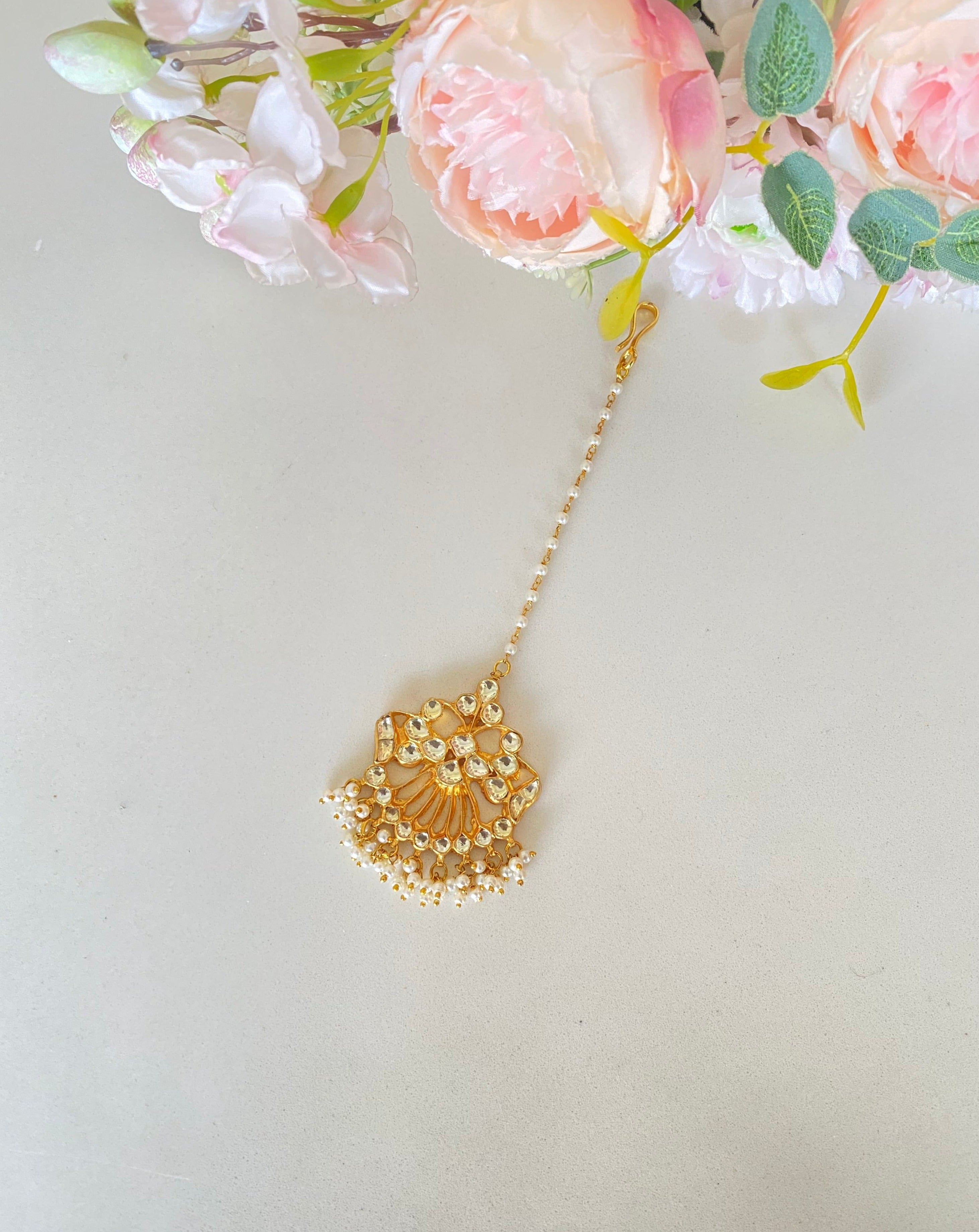Kundan Tikka in pearl