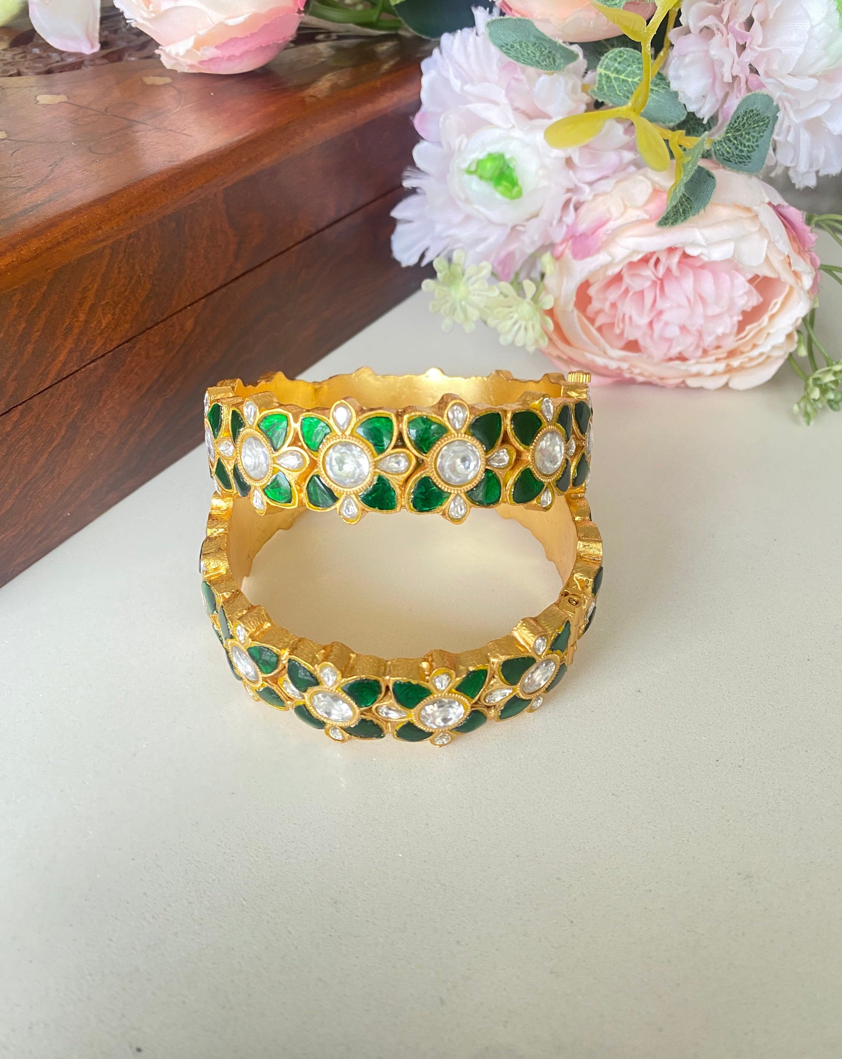 Gold plated Green Kundan Bangle