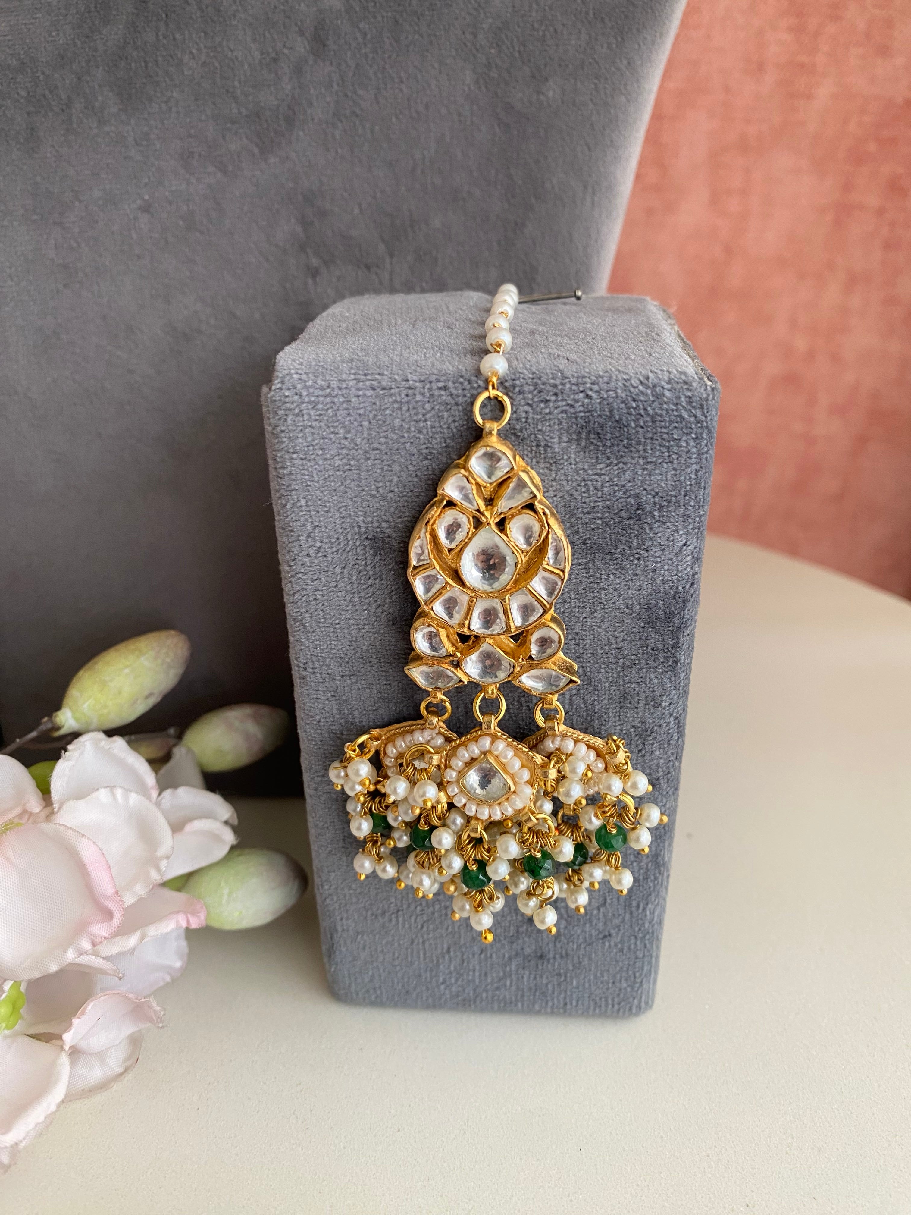 Necklace set with green drops