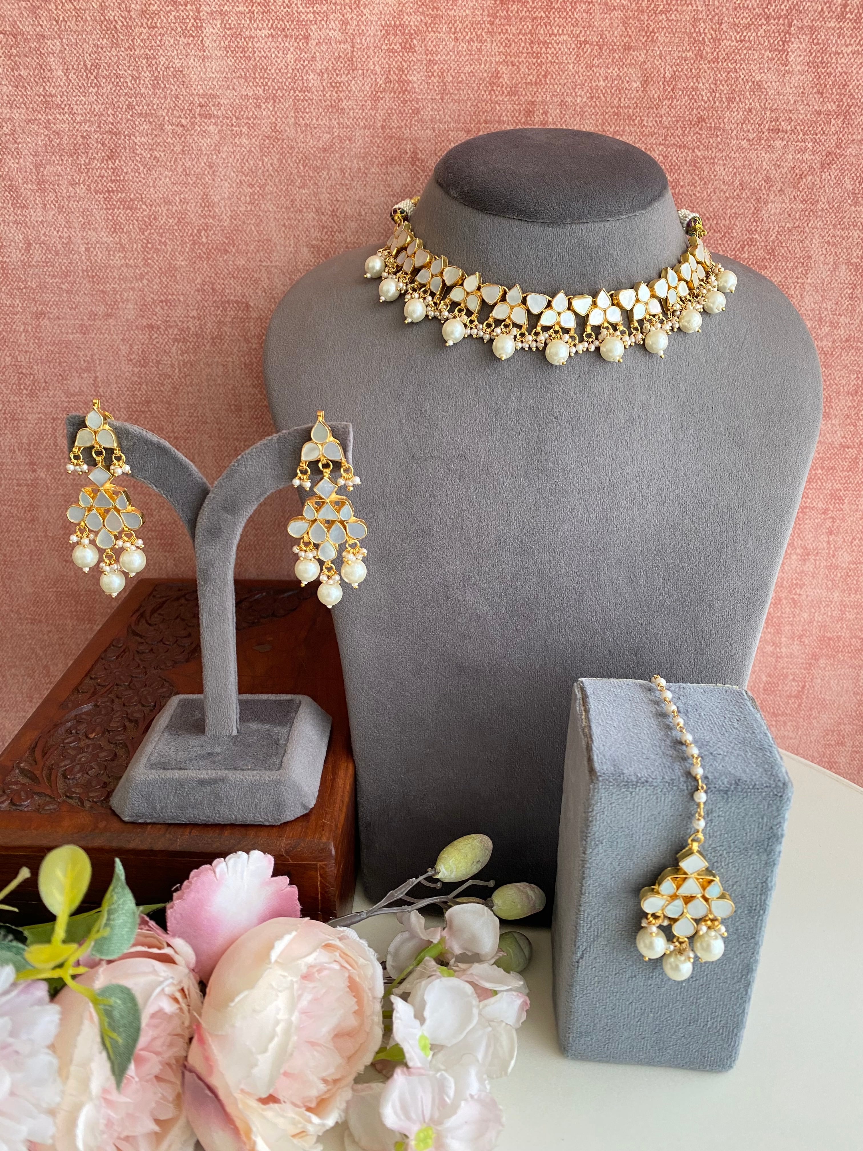 Mother of pearl necklace set